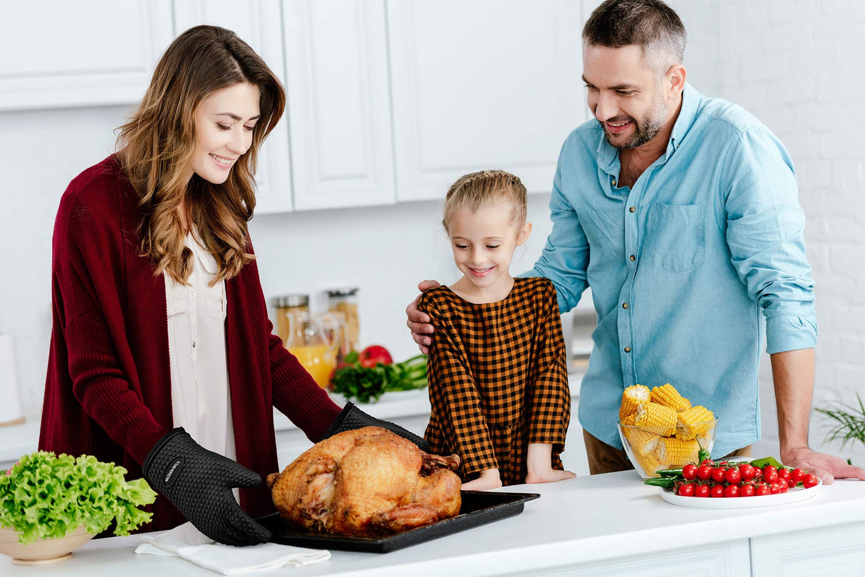 KITCHEN PERFECTION Silicone Smoker Oven Gloves -Extreme Heat Resistant BBQ Gloves -Handle Hot Food Right on Your Smoker Grill Fryer Pit|Waterproof Oven Mitts Grill Gloves |Superior Value Set+3 Bonuses Kitchen perfection