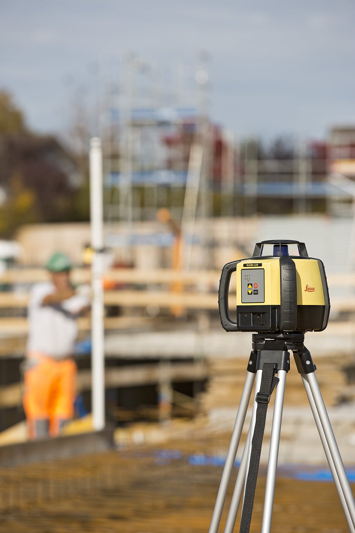 Leica R620,RE140, Alkaline Rugby 620 2600-Feet Self Leveling Horizontal and Manual Single Slope Rotary Laser Kit with Rod Eye 140 Receiver, Yellow Leica