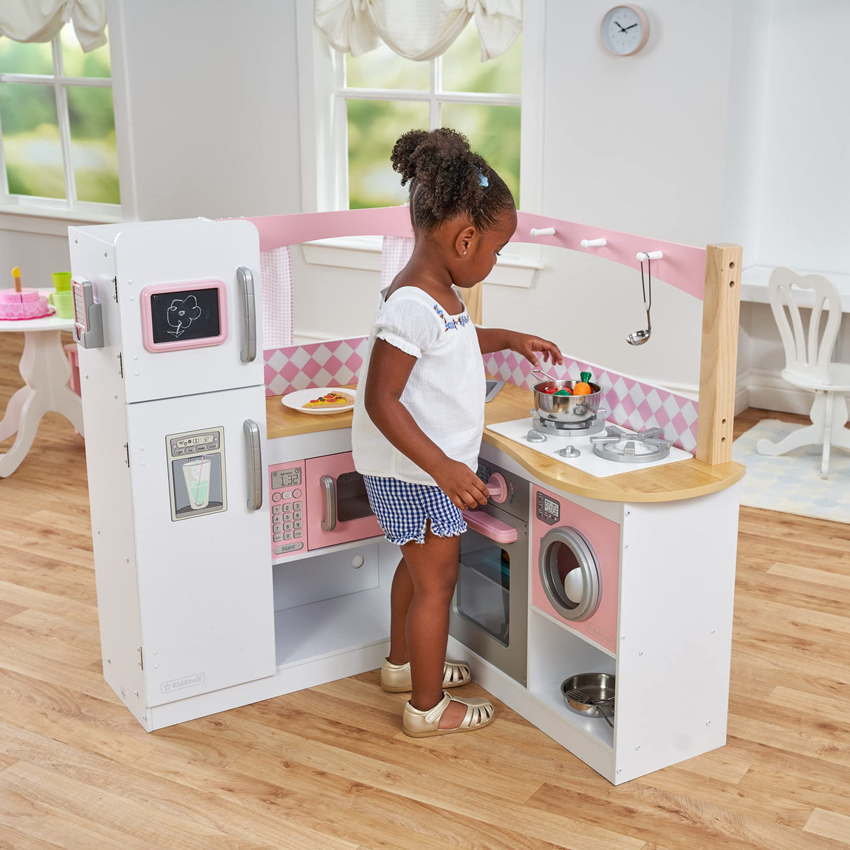 KidKraft Grand Gourmet Corner Wooden Play Kitchen with Washer, Chalkboard, Curtains and 4 Accessories, Gift for Ages 3+ KidKraft