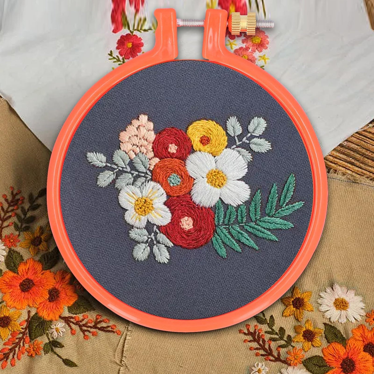 Embroidery Hoop, 4 Inch Cross Stitch Hoop Plastic Circle Embroidery Rings for Embroidery Art Craft Sewing (Random Color) Cyrank