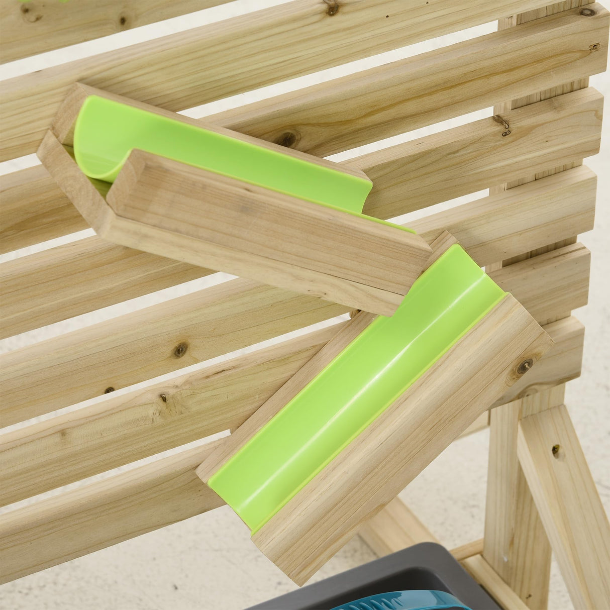 Outsunny 18Pcs Sand and Water Playset for Kids, Wooden Sandbox with Rearrangeable Falling Network Maze, Baby Sensory Toy Outdoor Toys for Summer Activity, Aged 3-7 Years Outsunny