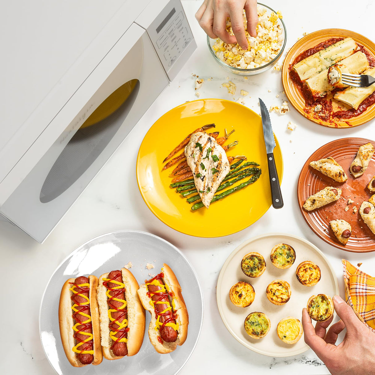 Nostalgia Modern Retro Countertop Microwave Oven - 700-Watt - 0.7 cu ft - 12 Pre-Programmed Cooking Settings - Digital Clock - Kitchen Appliances - White Nostalgia