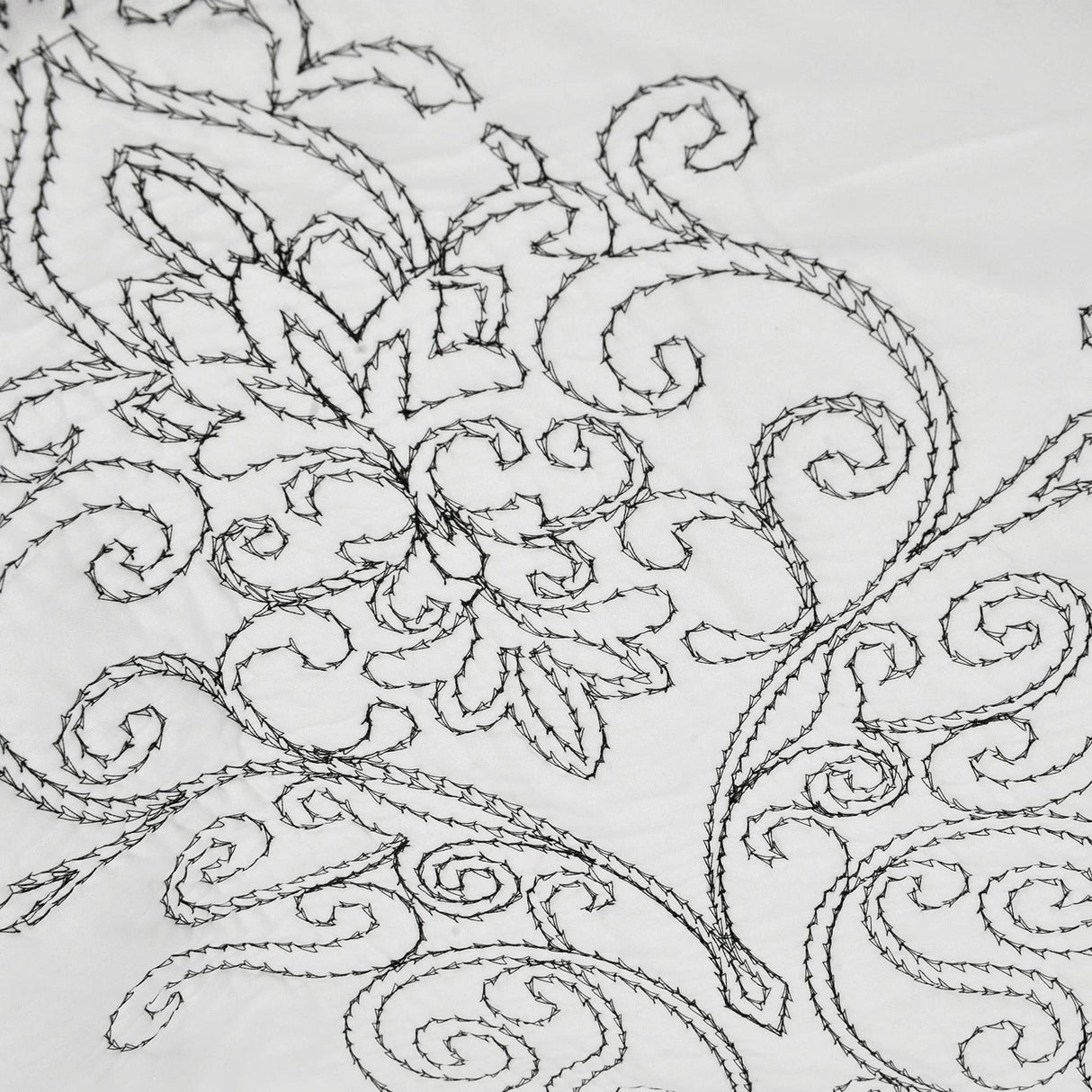 Home Soft Things Damask 4 Piece Bedspread Set, Scalloped Edge Reversible Quilt Coverlet Comforter Prewashed Bedding Set, Matelasse Embossed Floral Solid Pattern,White Oversize Queen(110" x 120") Home Soft Things