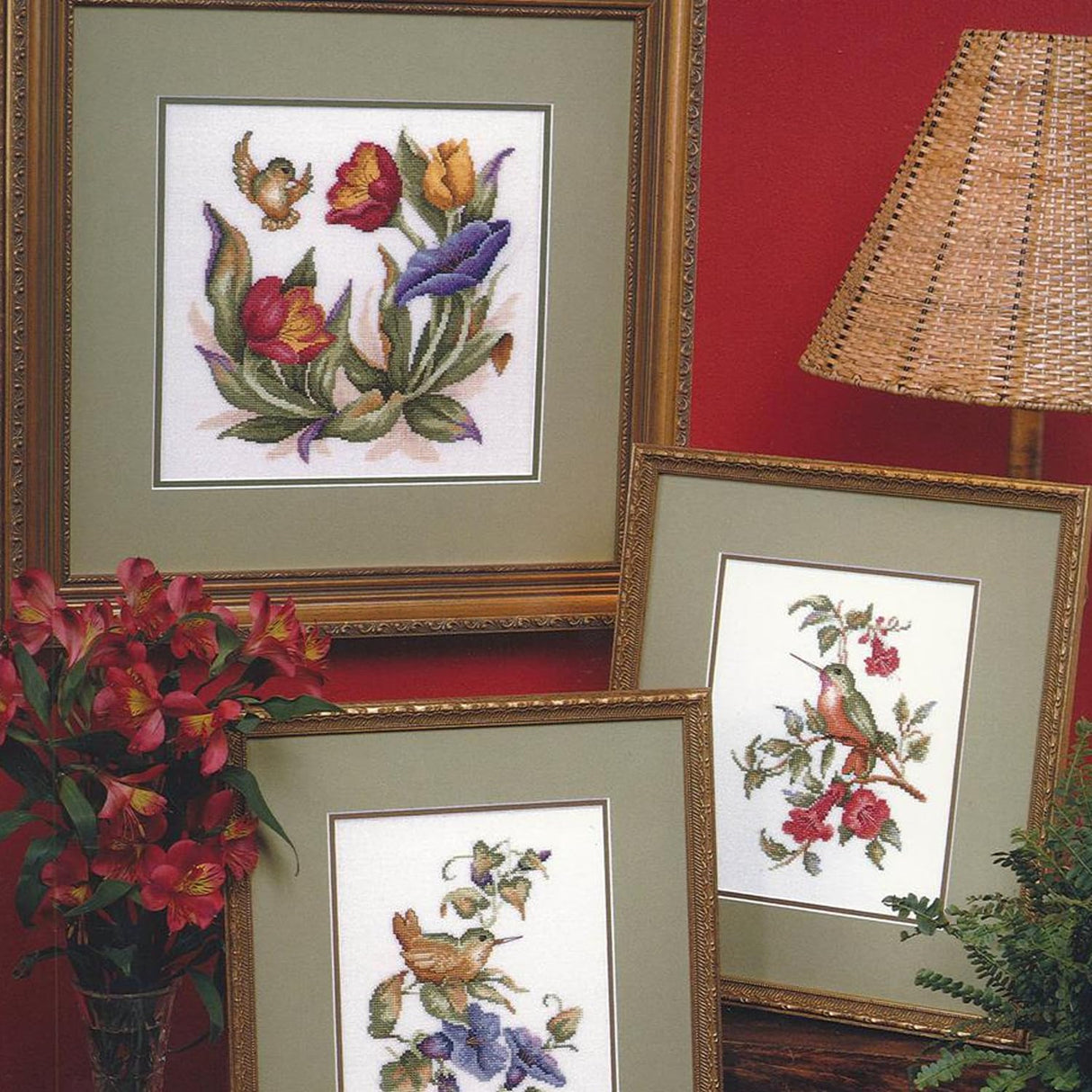 LEISURE ARTS Hummingbird Quartet Cross Stitch Book – Beautiful Cross Stitch Patterns for Stunning Hummingbird Designs. Perfect for Stitchers of All Levels LEISURE ARTS