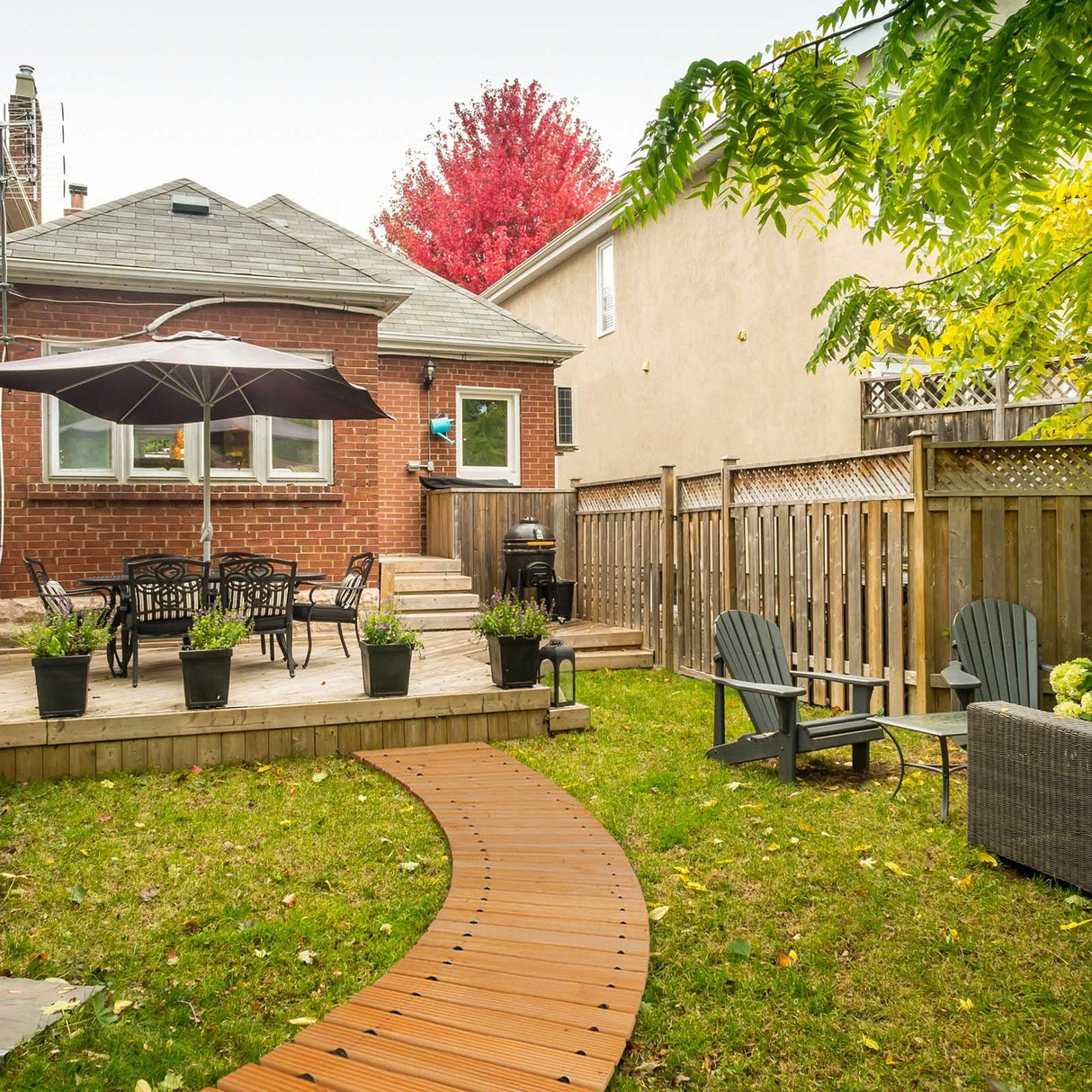 TONAHUTU 6FT Wooden Garden Pathway, Roll Out Wooden Curved Pathway Weather-Resistant Walkway for Outdoor Patios 17" W Roll Out Hardwood Walkway with Non-Slip Surface Wedding Party Pathways (Curved) TONAHUTU