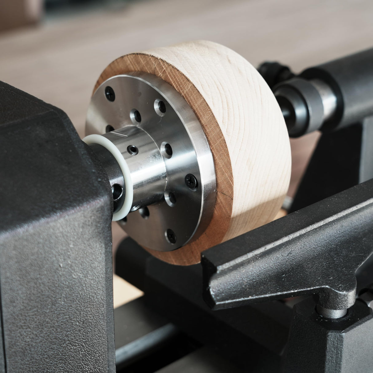 BMWOOD 4" Faceplate with 1"x8TPI Thread, with Two Nylon Washers for Woodturning Lathe,12 Mounting Holes. BMWOOD