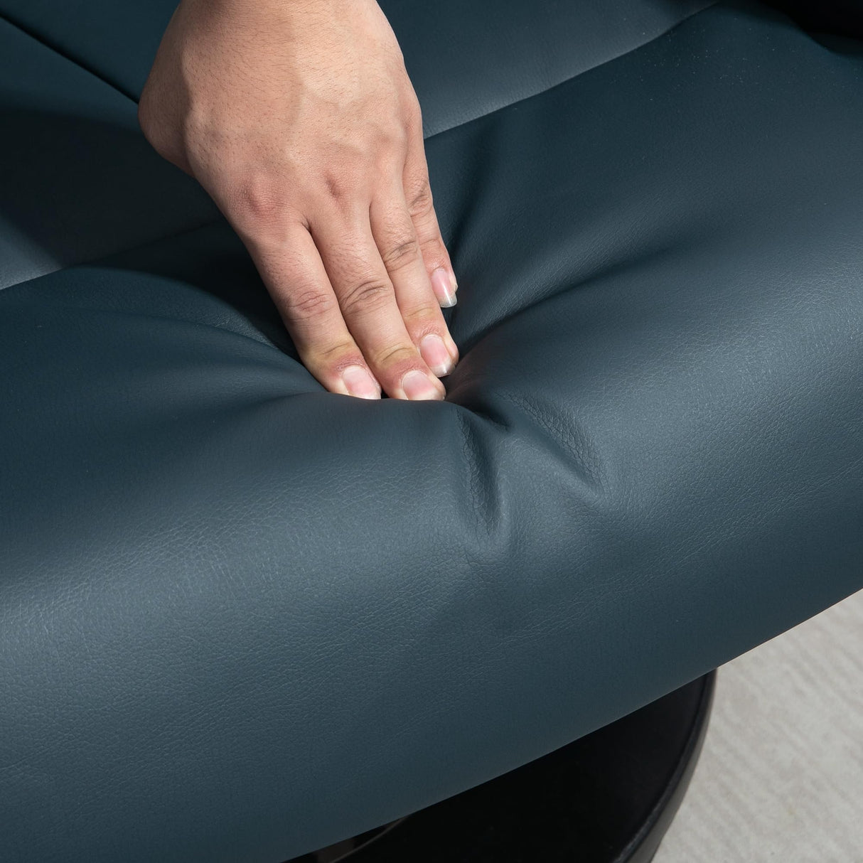 HOMCOM Massage Recliner Chair with Ottoman, 360° Swivel Recliner and Footstool, 10 Point Vibration, PU Leather Reclining Chair with Side Pocket and Remote Control, Blue HOMCOM