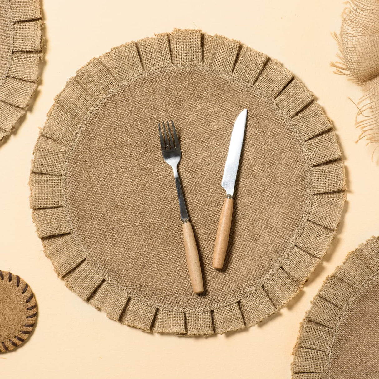 FunWheat Burlap Round Braided Placemats Set of 6 for Dining Tables 15 Inch Heat Resistant Jute Table Mats Farmhouse Woven Fabric Natural Place mats for Decoration(Ruffled Lace) FunWheat