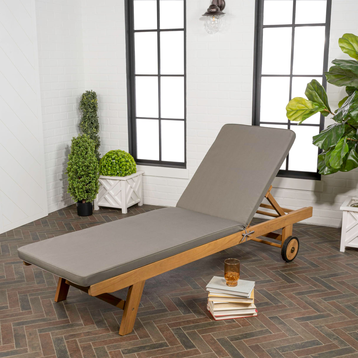 JONATHAN Y LNG1000D Mallorca 77.56"x23.62" Modern Classic Adjustable Acacia Wood Chaise Outdoor Lounge Chair with Cushion & Wheels Coastal, Bohemian, Minimalist, Traditional, Dark Gray/Natural JONATHAN Y