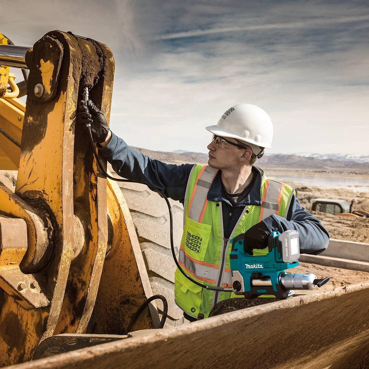 Makita XPG01Z 18V LXT® Lithium-Ion Grease Gun, Tool Only Makita