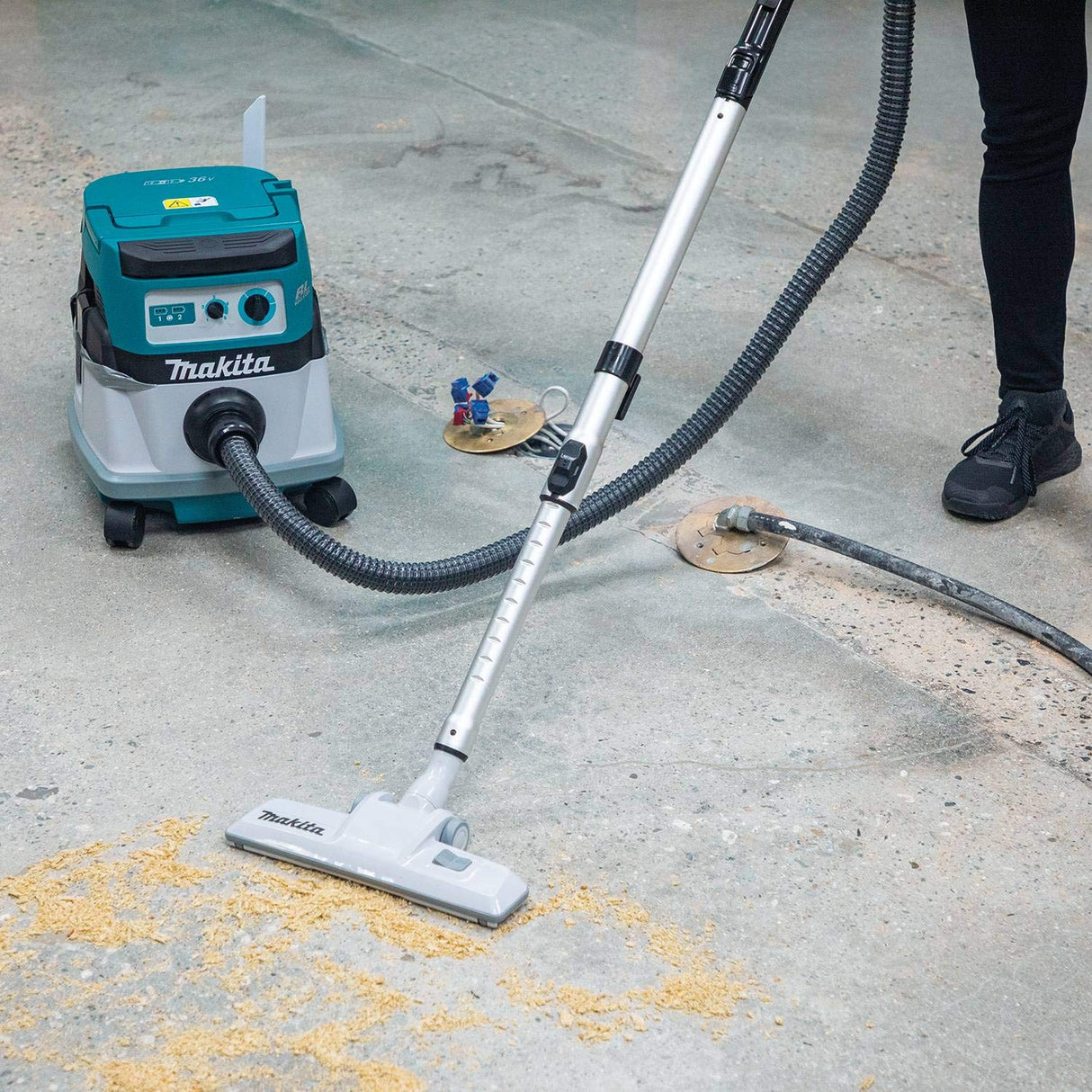 Makita XCV20Z 18V X2 (36V) LXT® Lithium-Ion Brushless Cordless 2.1 Gallon Wet/Dry Dust Extractor/Vacuum, Tool Only Makita