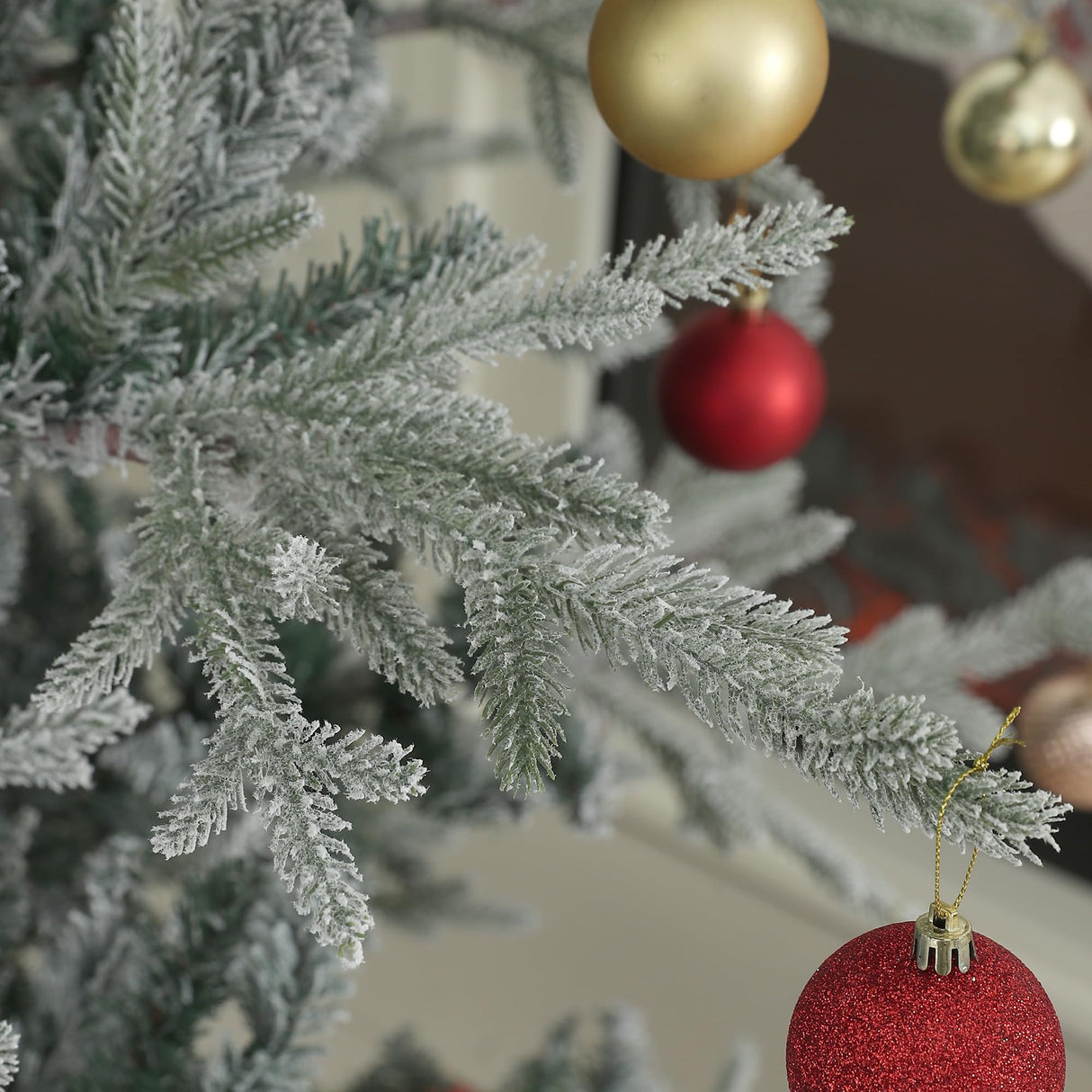 HOMCOM 9ft Nordic Pine Artificial Christmas Tree with 1939 Snow Flocked Tips, Foldable Metal Stand, Easy Assembly, Hinged Xmas Tree for Home Office Holiday HOMCOM