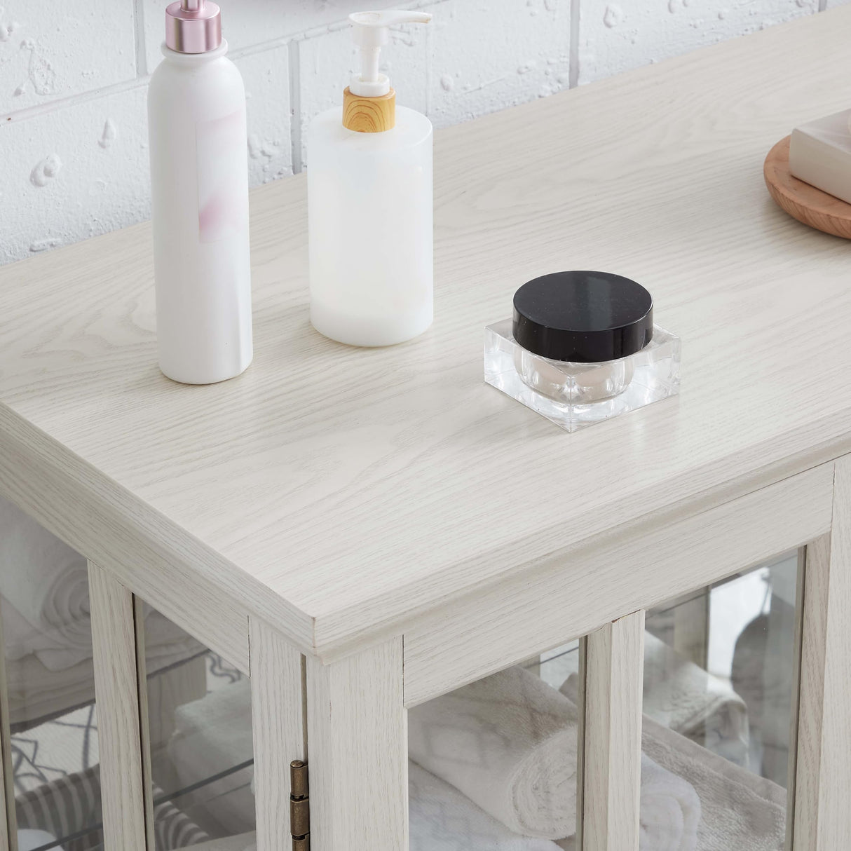 LUMISOL LED Curio Display Cabinet, Antique Display Cabinet with Adjustable Shelves, Retro Showcase with Lattice Doors, Elegant Bookcase and Storage Cabinet for Home Decor Organization, White LUMISOL