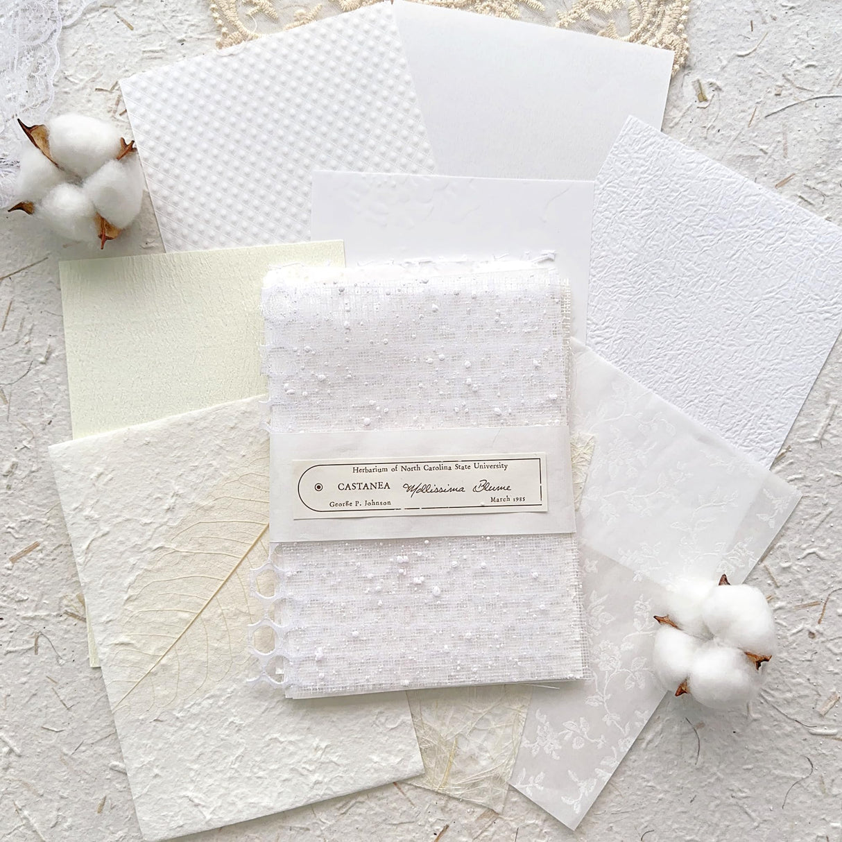 Aromoty 30 sheets A5 Large Textured Scrapbook Paper&Mesh Fabric set - Handmade Craft Mulberry Special Paper Mix for Scrapbooking Junk Journaling Supplies Card DIY Materials Collage, 5.8x8.2 Inches Aromoty