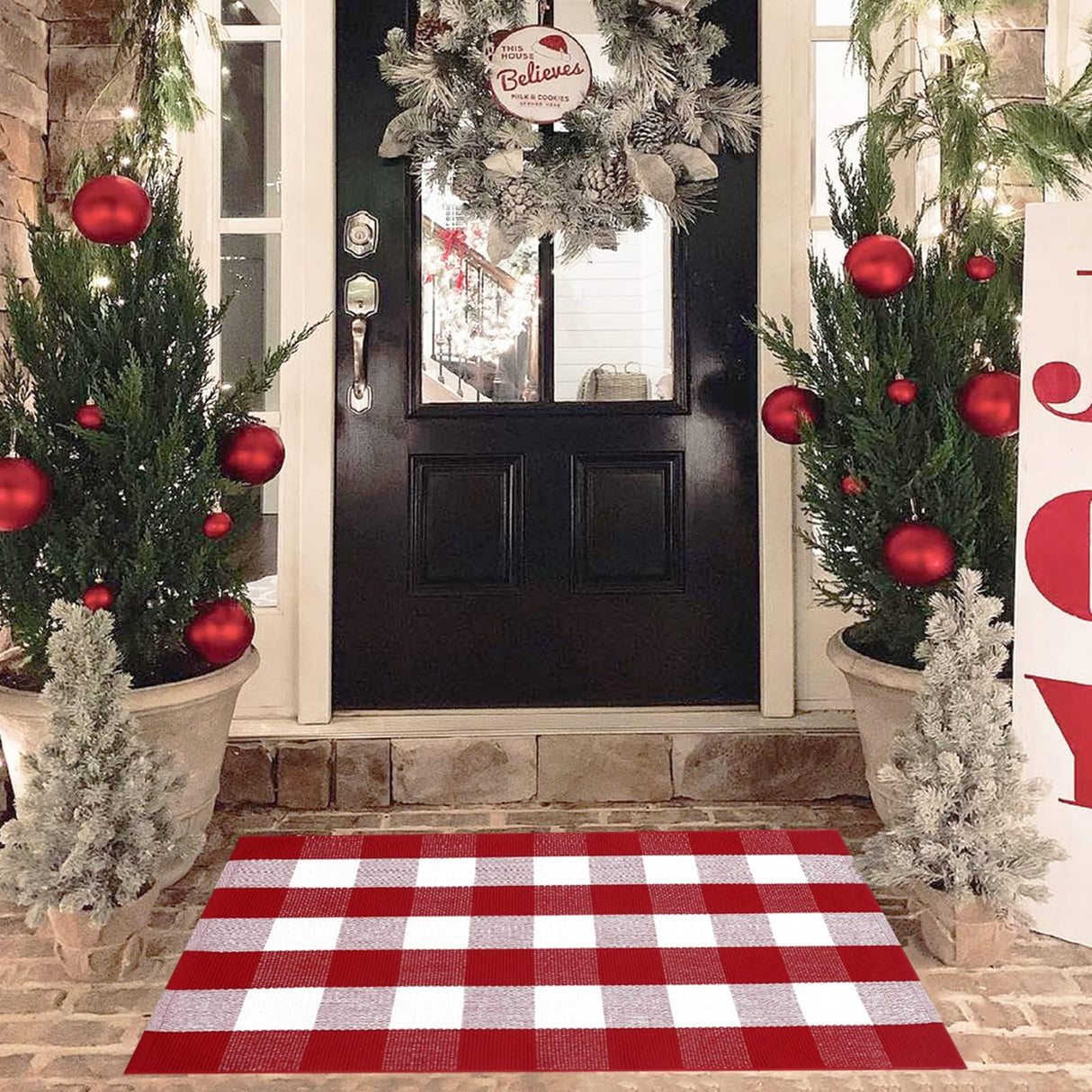 Christmas Red and White Plaid Rug, 28 x 43 Inches Cotton Hand-Woven Layered Door Mat for Front Porch, Entryway, Outdoor Holiday Decor, Washable Buffalo Check Rug for Home, Patio, Kitchen Homydecor