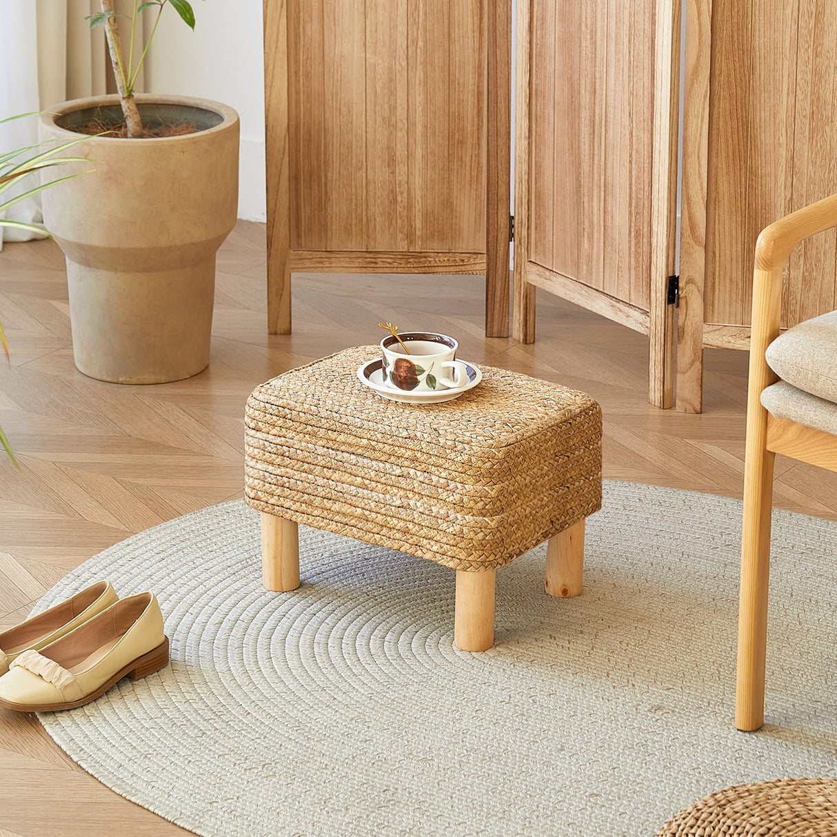 ALeesing Ottoman Foot Stool Rectangular Footrest Natural Seagrass Footstool with Wooden Legs Hand Weave Multifunctional Modern Dressing Stool, Sofa Side Table for Bedroom for Living Room (Nature) ALeesing