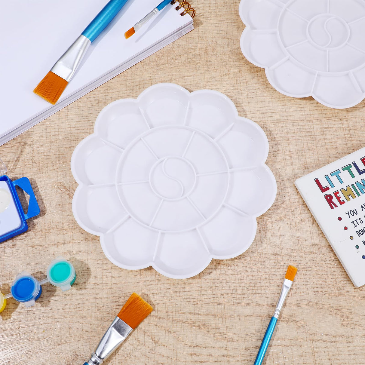 2pcs Watercolor Palette Plastic 18-Well Paint Tray Palette Flower White Painting Tray for Watercolor Create DIY Craft Professional Art Painting Acrylic Paintings Gouache Xthrotsenk