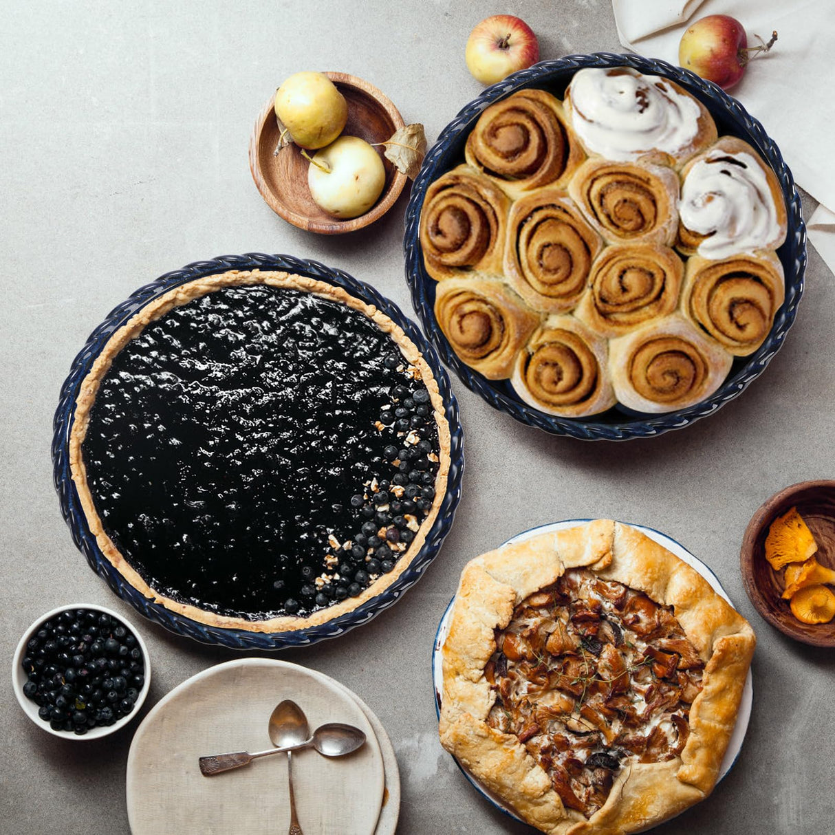 Peohud 2 Pack Ceramic Pie Pans, 10 Inch Deep Fluted Pie Plate, 54 Ounce Round Baking Dish for Quiche, Apple Pecan Pie, Pot Pie, Blue Peohud