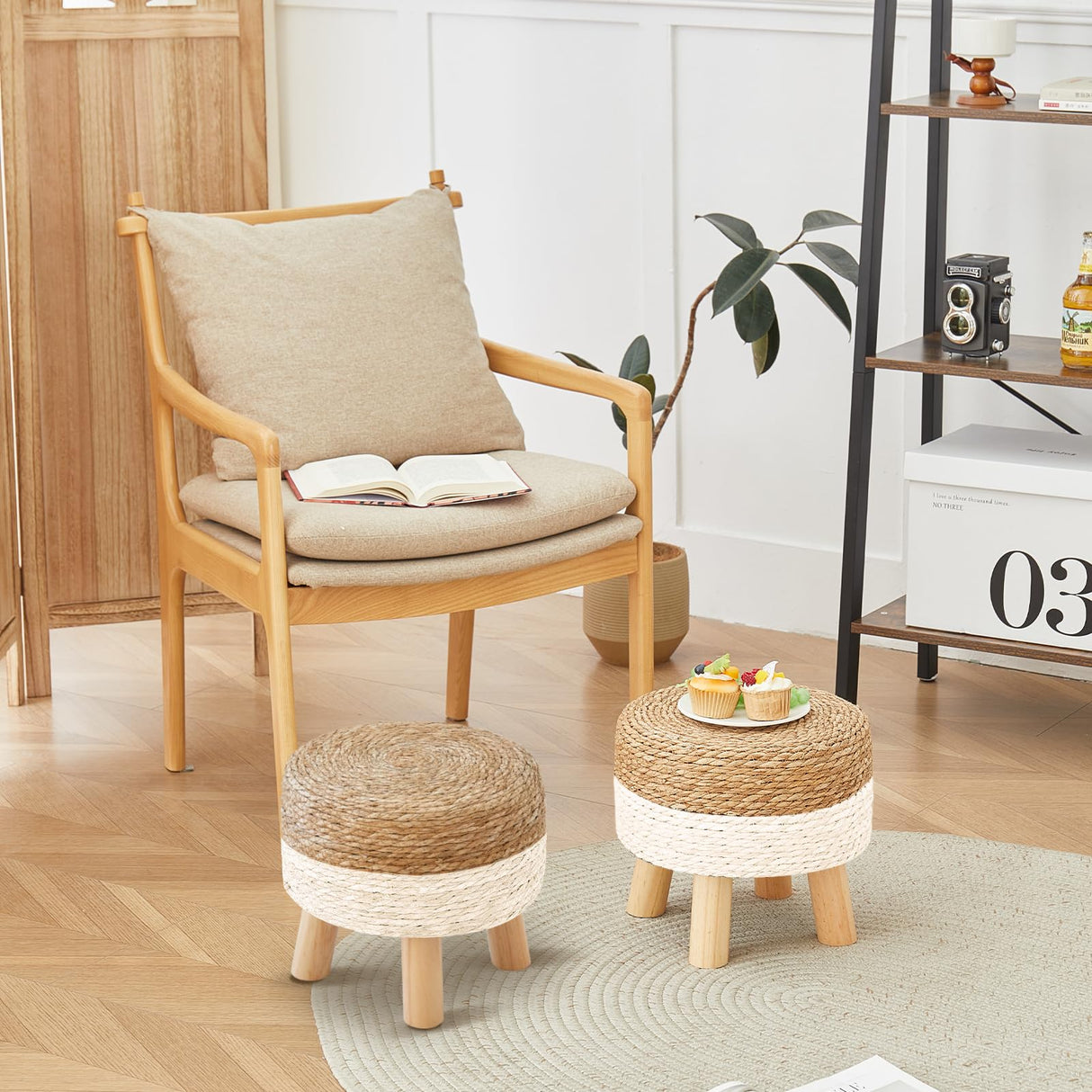 ALeesing Round Ottoman, Natural Seagrass Footstool with 4 Wood Legs, Multifunctional Modern Dressing Stool and Sofa Side Table for Bedroom (White) ALeesing