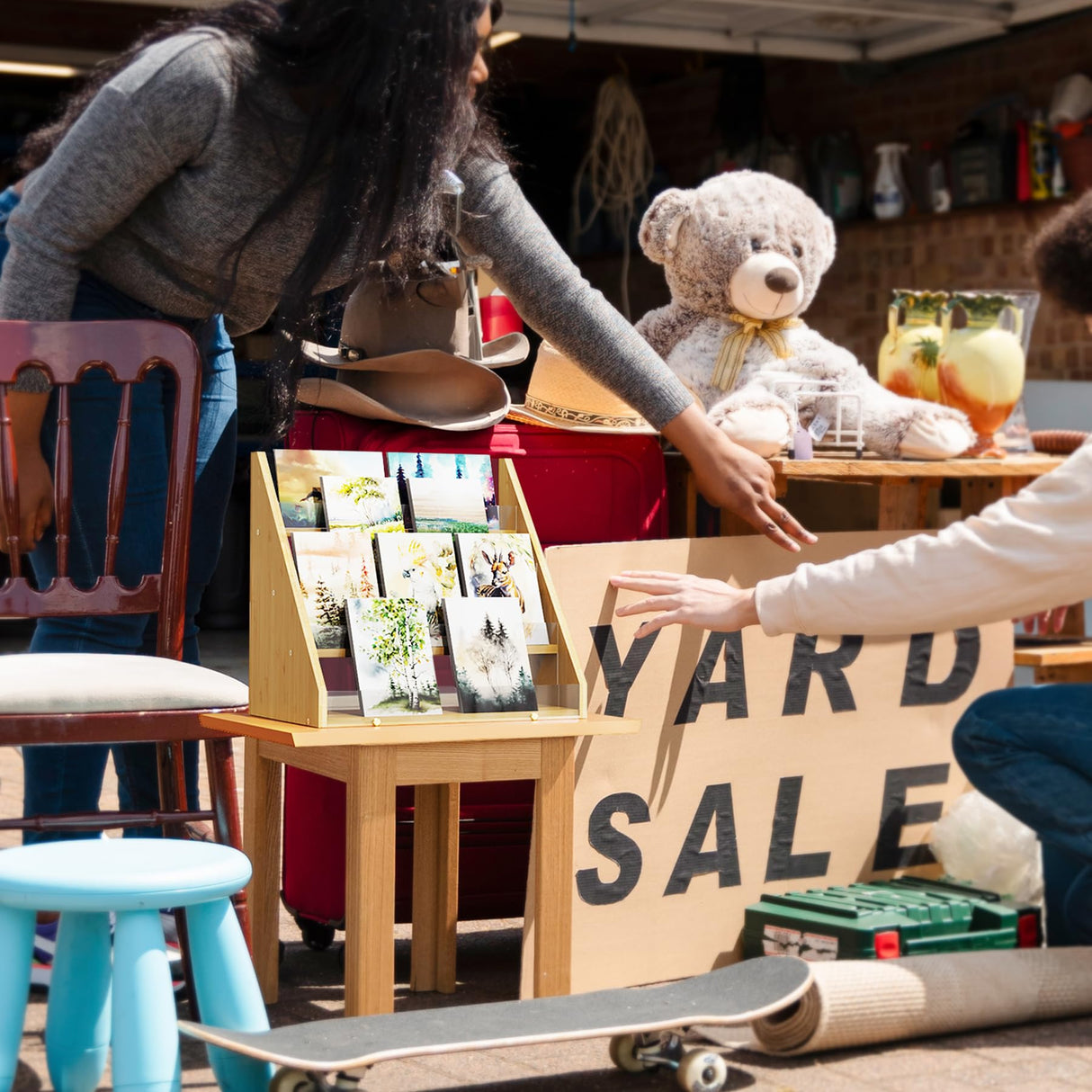 NiHome 4-Tier Bamboo & Acrylic Greeting Card Display Stand for Cards, Photos, Postcards - Durable Stylish Showcase Organizer with High-Transparency Panels for Home, Wedding & Keepsakes NiHome