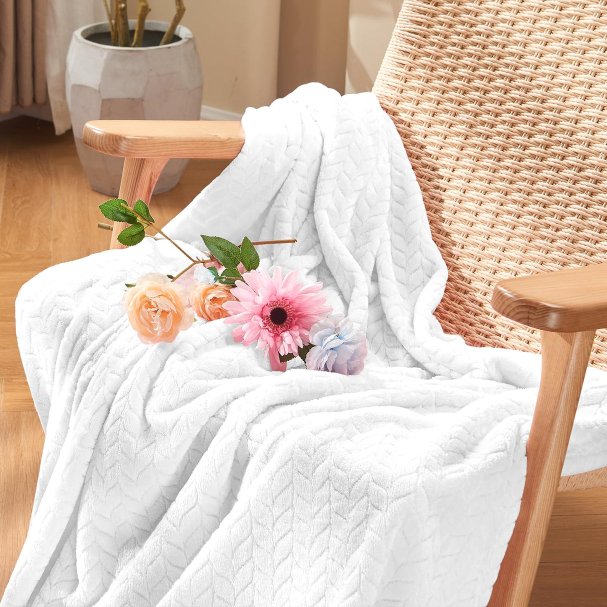 inhand White Fleece Throw Blanket for Couch, Super Soft Lightweight Fuzzy Leaves Pattern Blanket for Women, 50 x 60 Inches inhand
