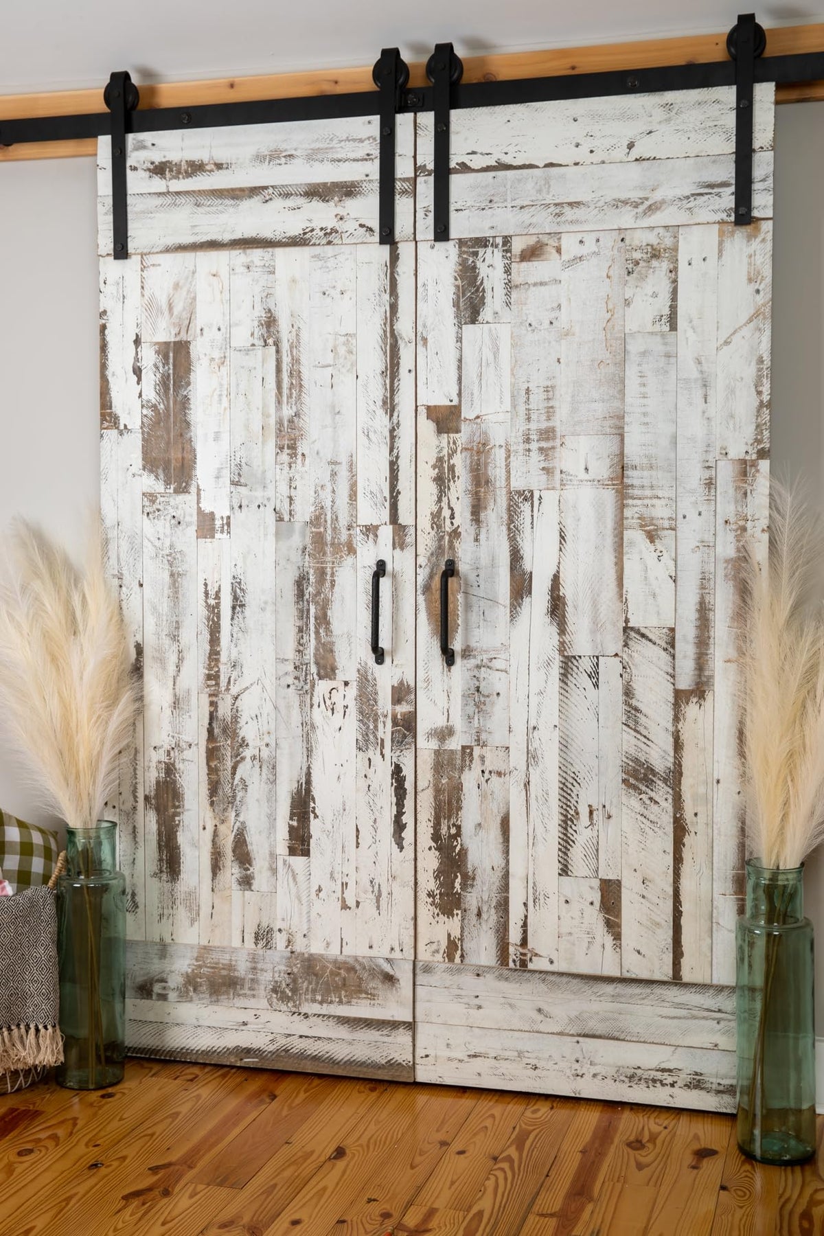 Vintage Harvest Whitewashed Reclaimed Barn Wood Wall Planks- Rustic Kiln Dried Wood Panels, Easy to Install, DIY Accent Wall for Your Home (10 Square ft.) VINTAGE HARVEST RECLAIMED LUMBER U.S.A.