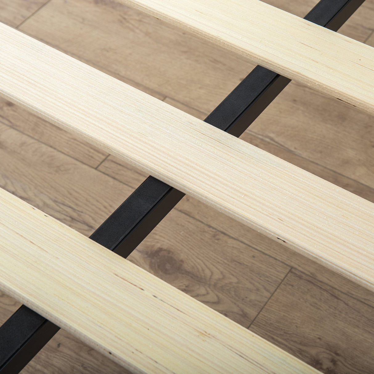 ZINUS Trisha 7 Inch Metal Platform Bed Frame, Wood Slat Support, No Box Spring Needed, Easy Assembly, Queen ZINUS