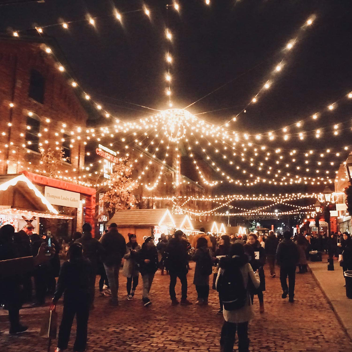 Brightown Commercial 500 FT C9/E17 Christmas Light Sockets Set Spool, UL Listed C9 Sockets Patio String Lights C9 Strands - 12 Spacing Green Wire Brightown