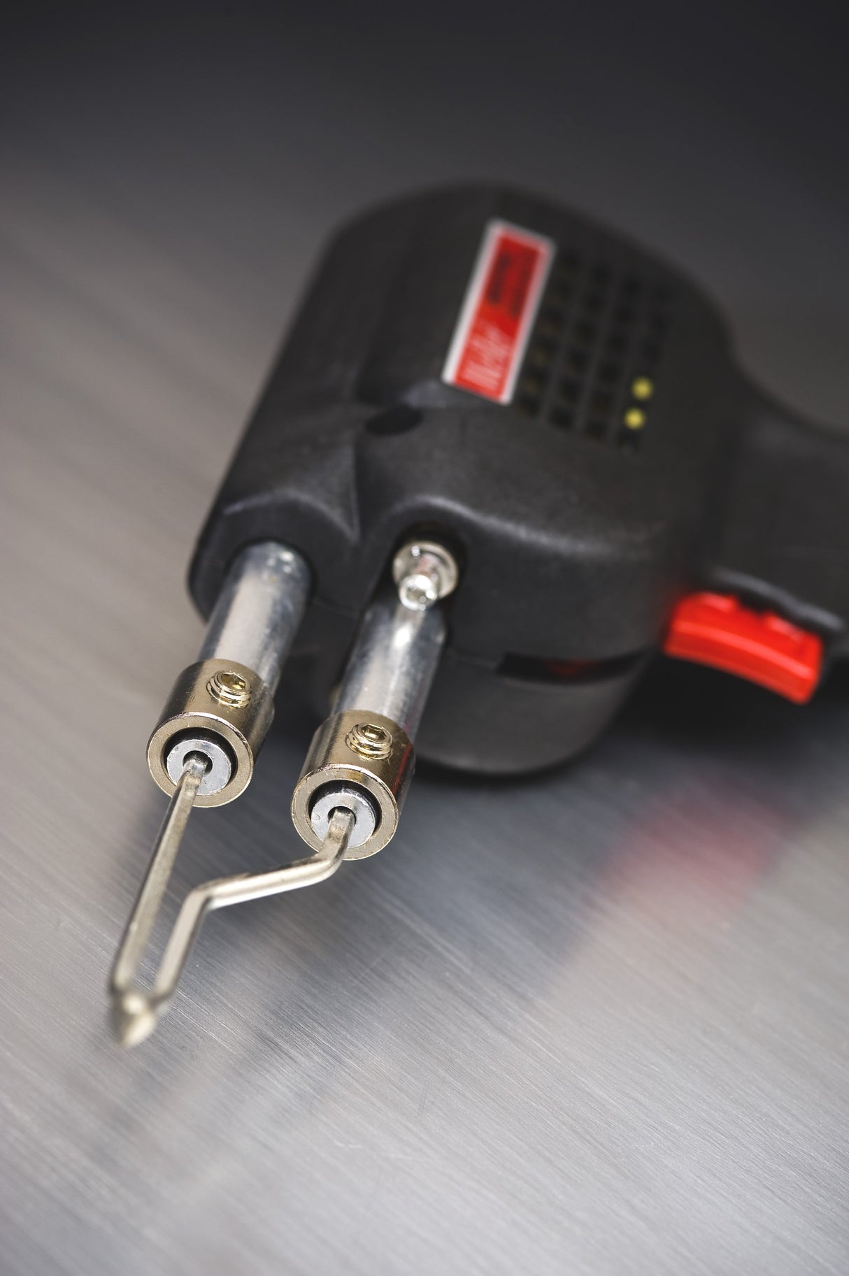 Weller 260 Watt & 200W Professional Soldering Gun Kit with Three Tips and Solder in Carrying Case | D550PK Weller