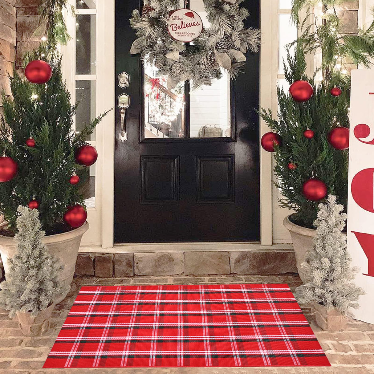 Christmas Red Green White Plaid Rug, 28" x 43" Cotton Hand-Woven Buffalo Check Layered Door Mat for Front Porch, Entryway, Outdoor Holiday Decor, Washable Farmhouse Rug for Home, Patio, Kitchen Homydecor