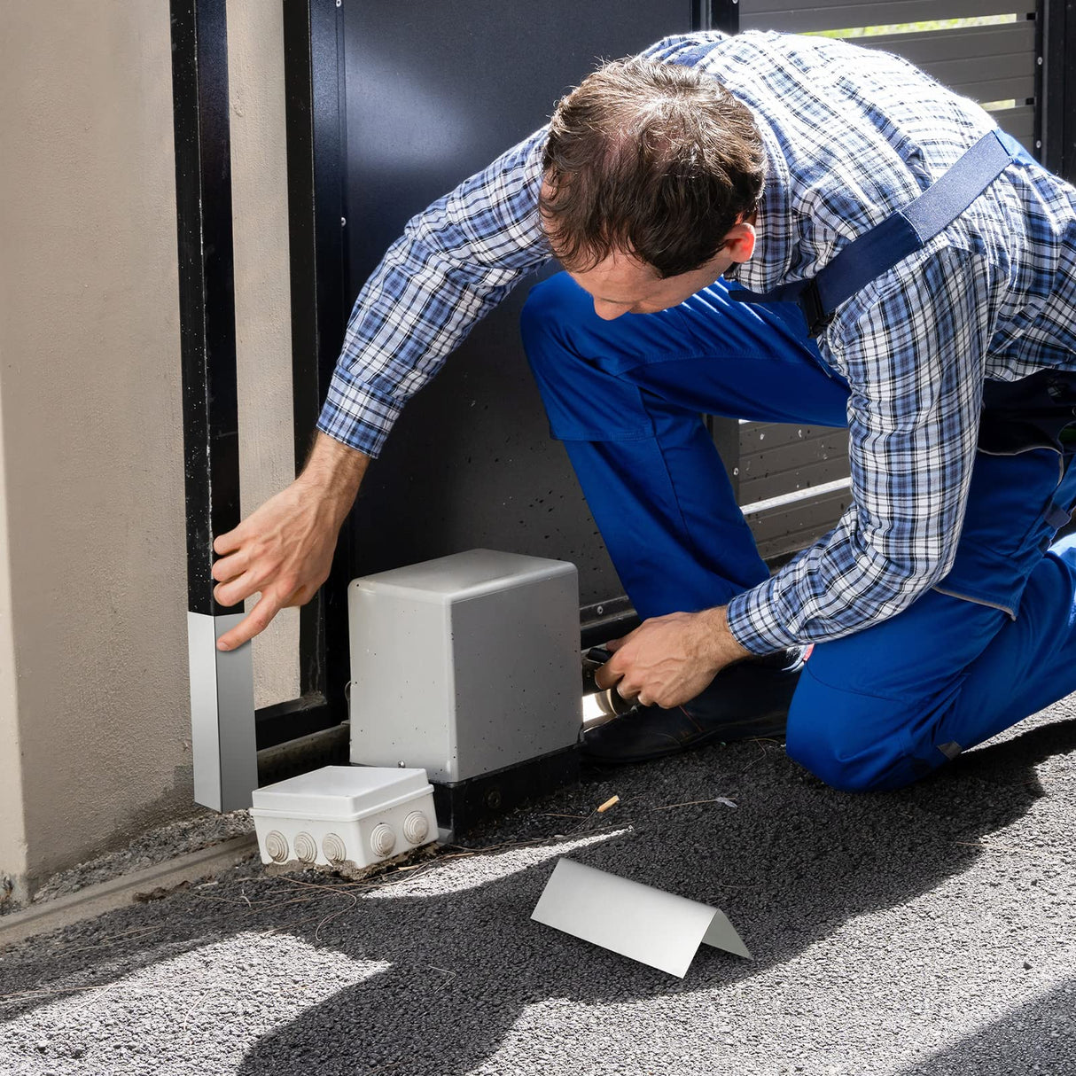 4 Pcs 5.91 x 1.77 Inch Garage Door Seal Garage Door Guards Weatherproofing Garage Door Shield Seal Strip Door Sweep Barrier with Adhesive Tape for Garage Indoor Outdoor Home Lounsweer