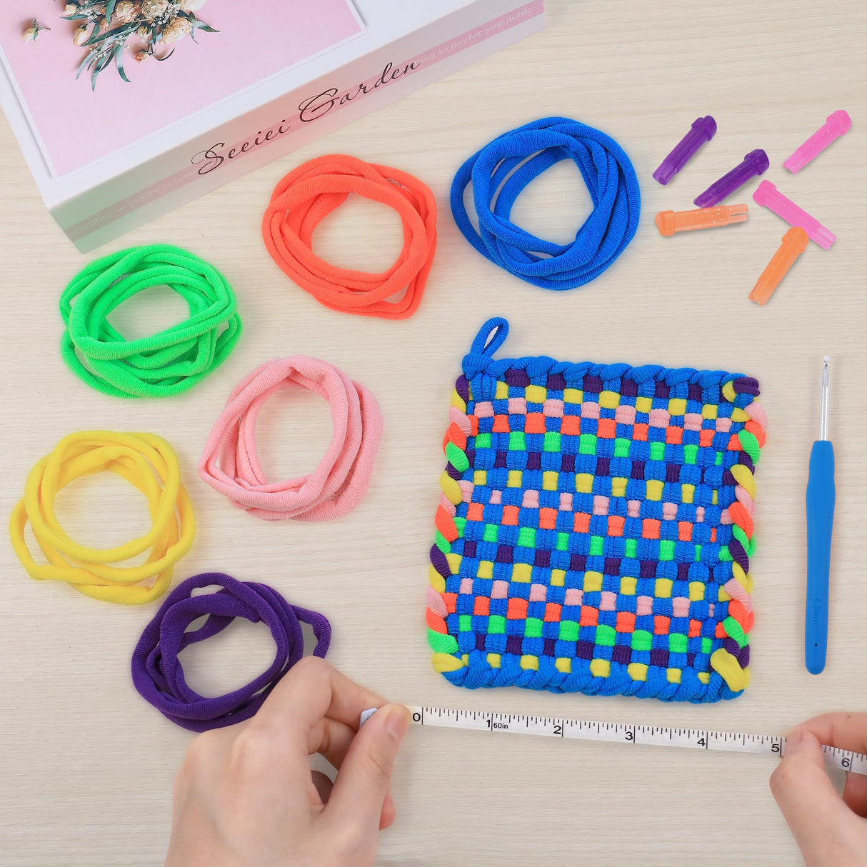 IQKidz Weaving Loom Kit Toys, DIY Arts and Crafts for Kids and Adults, Ideal Gifts for Girls Ages 5 6 7 8-12 13, Easy Potholder Loom Knitting Activity for Beginners, 224 Craft Loops IQKidz