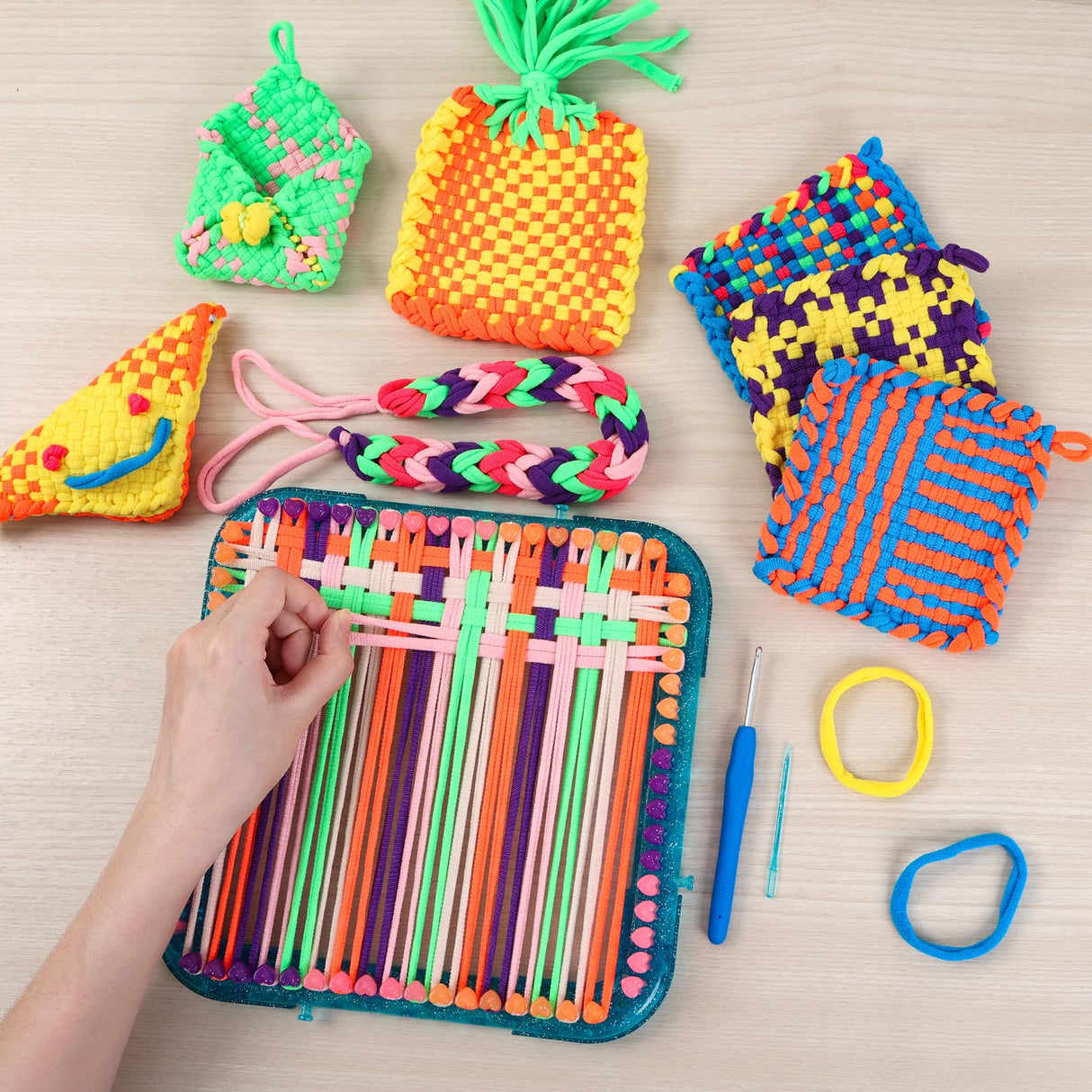 IQKidz Weaving Loom Kit Toys, DIY Arts and Crafts for Kids and Adults, Ideal Gifts for Girls Ages 5 6 7 8-12 13, Easy Potholder Loom Knitting Activity for Beginners, 224 Craft Loops IQKidz