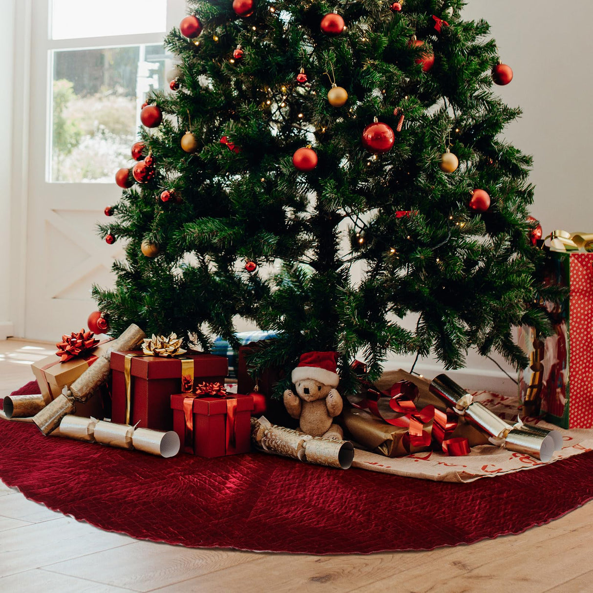 Vertintong 84 Inch Large Christmas Tree Skirt Deluxe Red Velvet Christmas Tree Skirt with Quilted Cuff for 12ft Christmas Tree Decorations Xmas Home Winter Holiday Party Decorations Vertintong