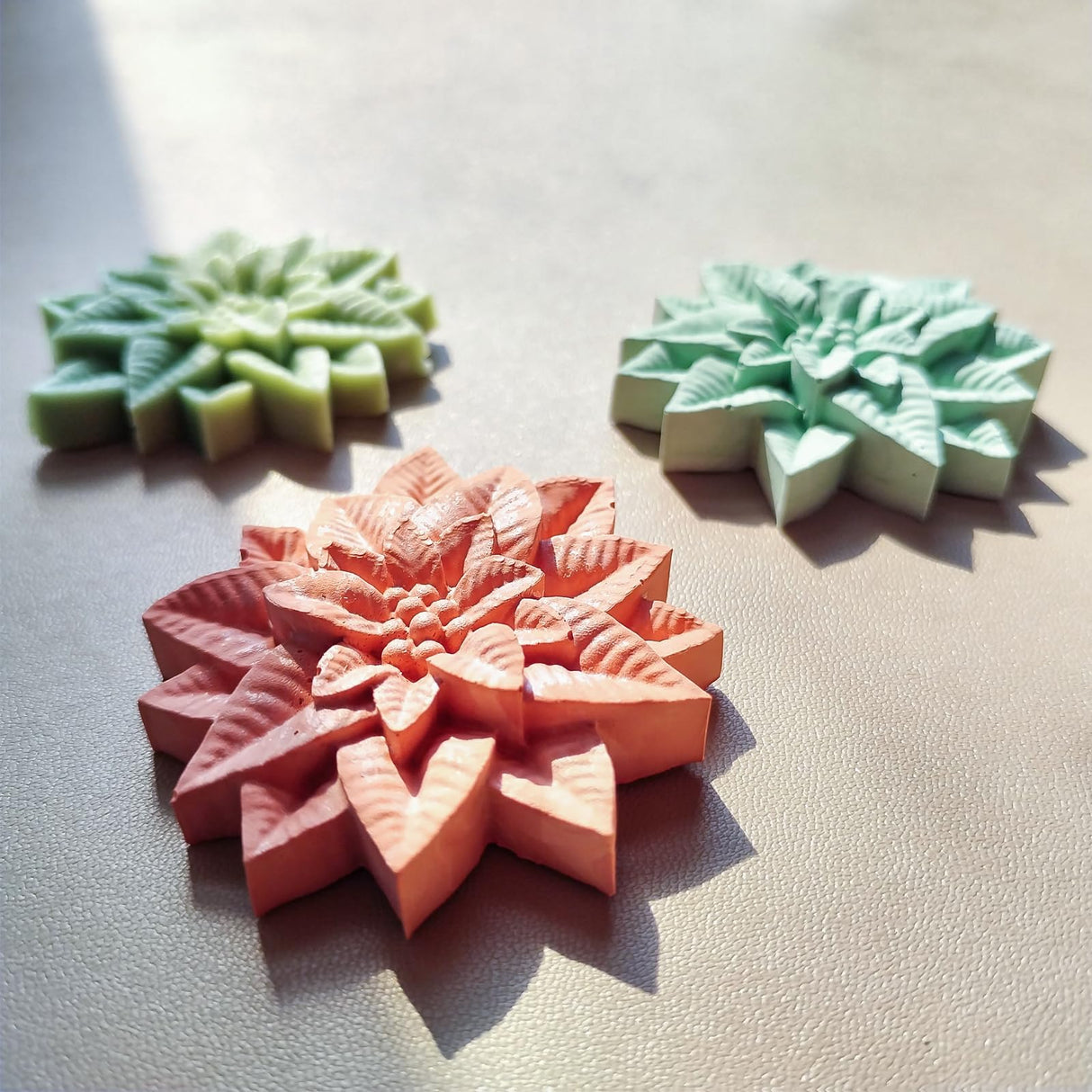 2PCS Christmas Holly Leaf Silicone Molds, Christmas Chocolate Fondant Mold for Baking, Plant Leave Resin Candle Soap Mold, Cake Decorating Dessert Mold, DIY Resin Casting Clay Craft Accessories Wehous