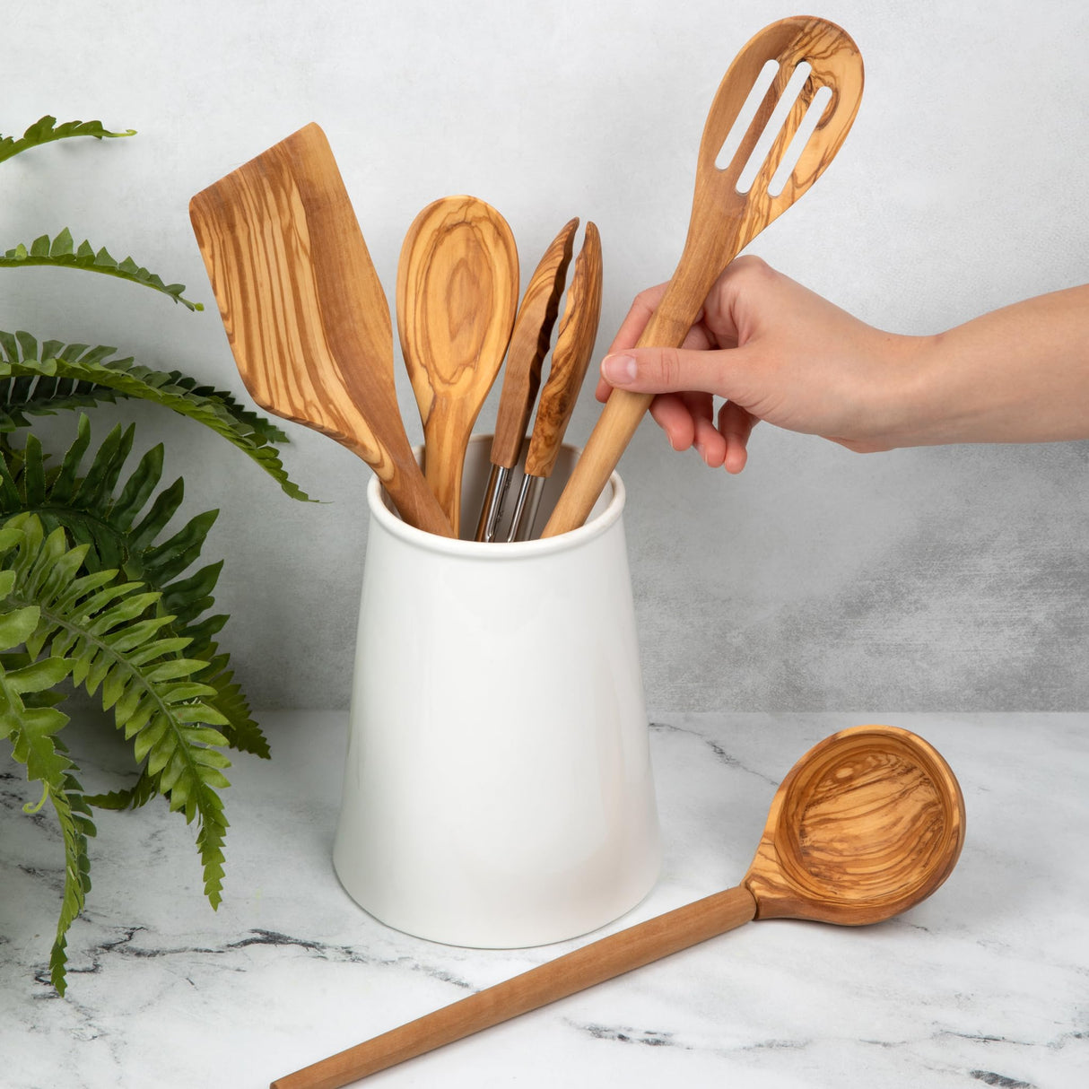 Salt & York 5-piece Olive Wooden Kitchen Utensil Set - Includes Turner, Tongs, Slotted Spoon, Ladle, and 12" Spoon - Best Wooden Spoons for Cooking - Ideal for Nonstick Cookware Salt & York