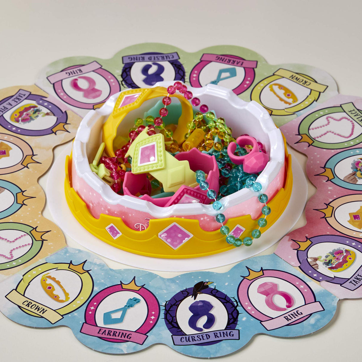 Hasbro Gaming Pretty Pretty Princess: Edition Board Game Featuring Disney Princesses, Jewelry Dress-Up Game for Kids Ages 5 and Up, for 2-4 Players (Amazon Exclusive) Hasbro Gaming