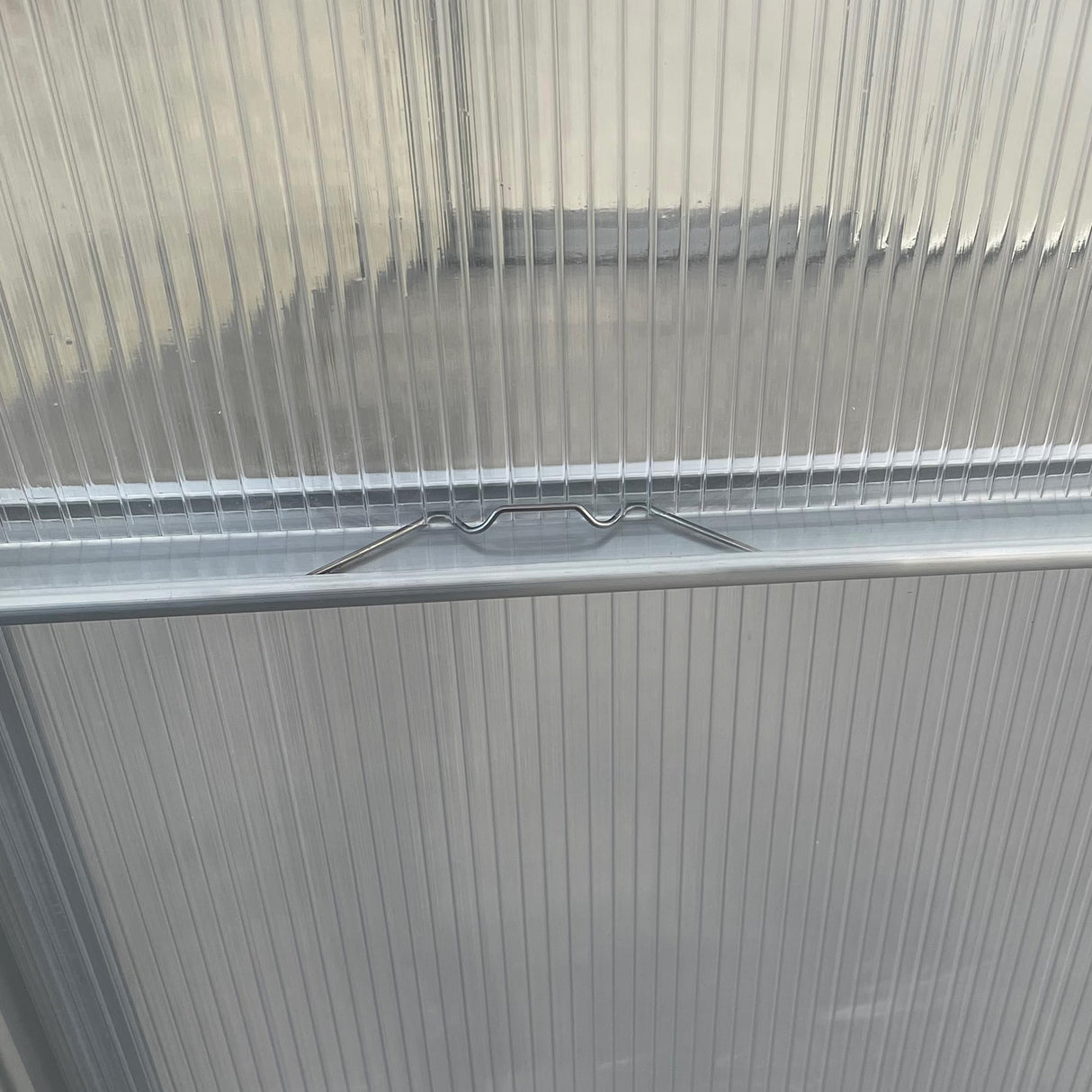 Outsunny 6' x 4' Aluminum Lean-to Greenhouse Polycarbonate Walk-in Garden Greenhouse with Adjustable Roof Vent, Rain Gutter and Sliding Door for Winter, Clear Outsunny