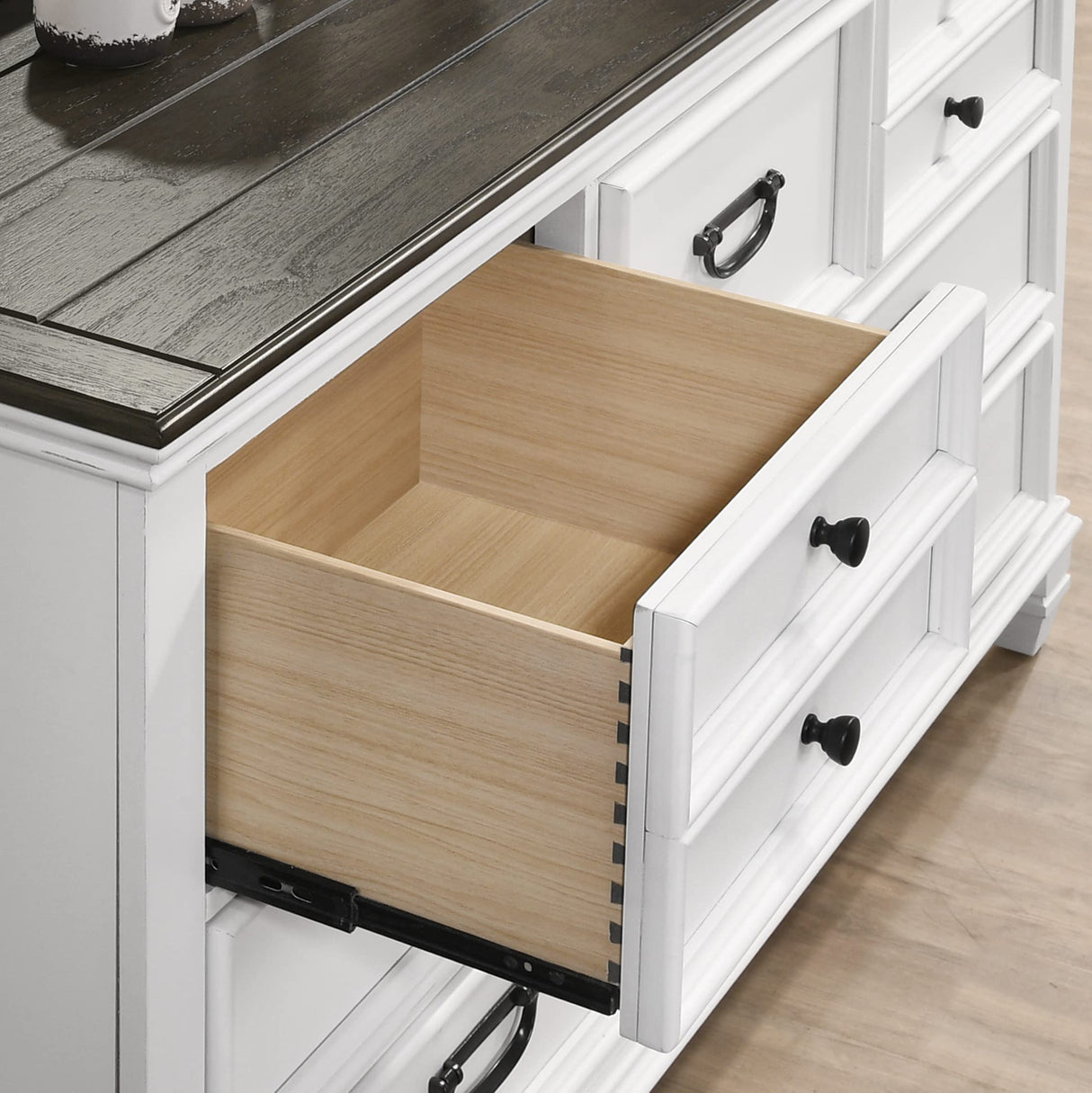 Roundhill Furniture Clelane Wood Bedroom Set with Shiplap Panel Bed, Dresser, Mirror, Nightstand, and Chest, Queen, Weathered White and Walnut Roundhill Furniture