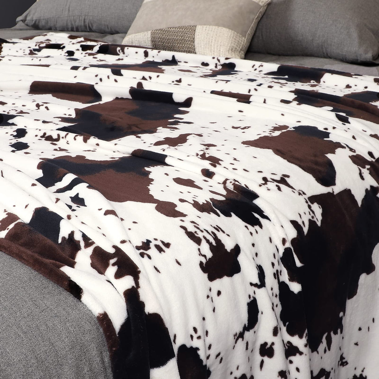 Soft Cow Print Blanket, Ultra Cozy Cow Throw Blanket for Couch Bed and Travel, Cow Decor Throw Blankets for All Seasons 50"x60" Edenleaf