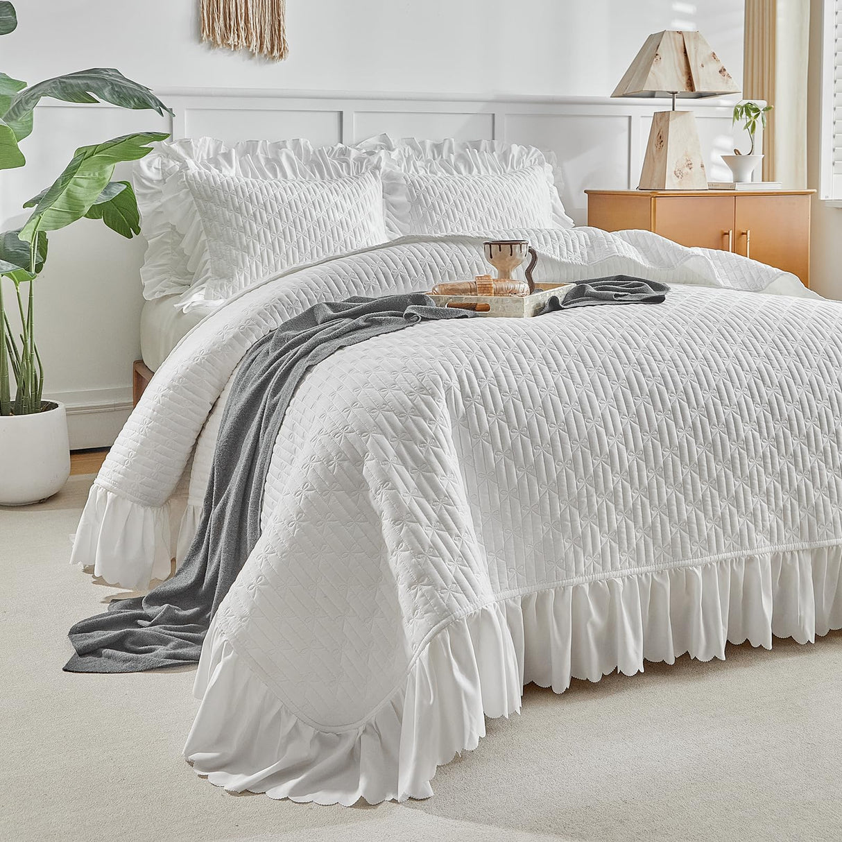 Ruffled Quilt Bedding Set Queen Size 96 * 96in - 3 Pieces Solid Shabby Chic Farmhouse Ruffles Rustic Coverlet Lightweight Fluffy Summer Oversized Bedspread with Shams for Women Men White UOZZI BEDDING