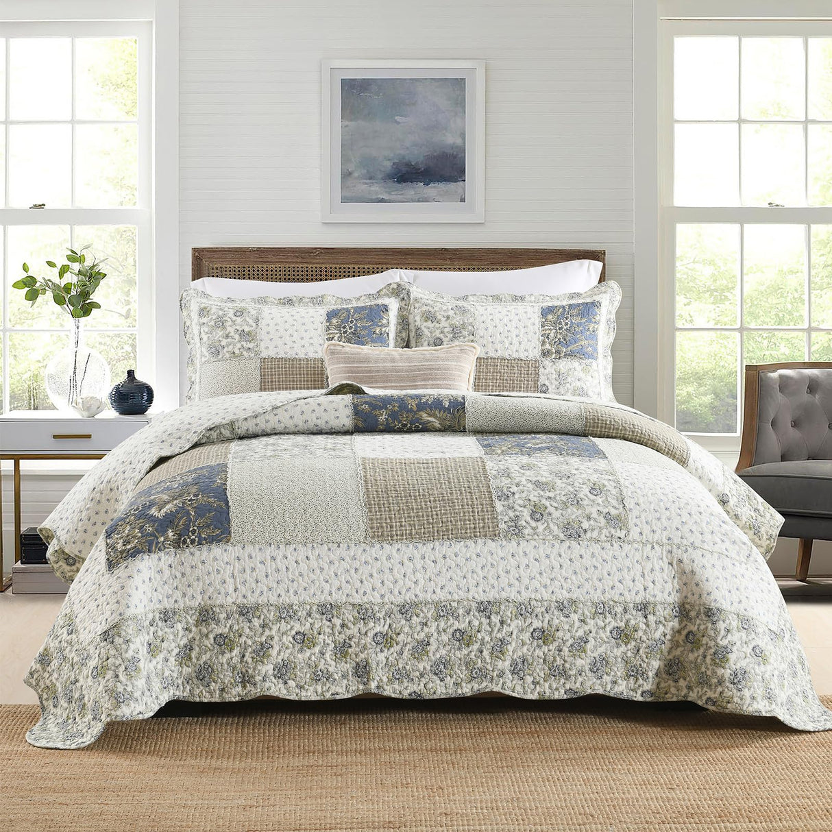 Yvooxny Quilt Set King Size Reversible Country Farmhouse Floral Real Patchwork Quilted Bedspread 3-Piece Quilt Set with Pillowcases with Ruffles for All Seasons, 96 x 108 Inches Yvooxny
