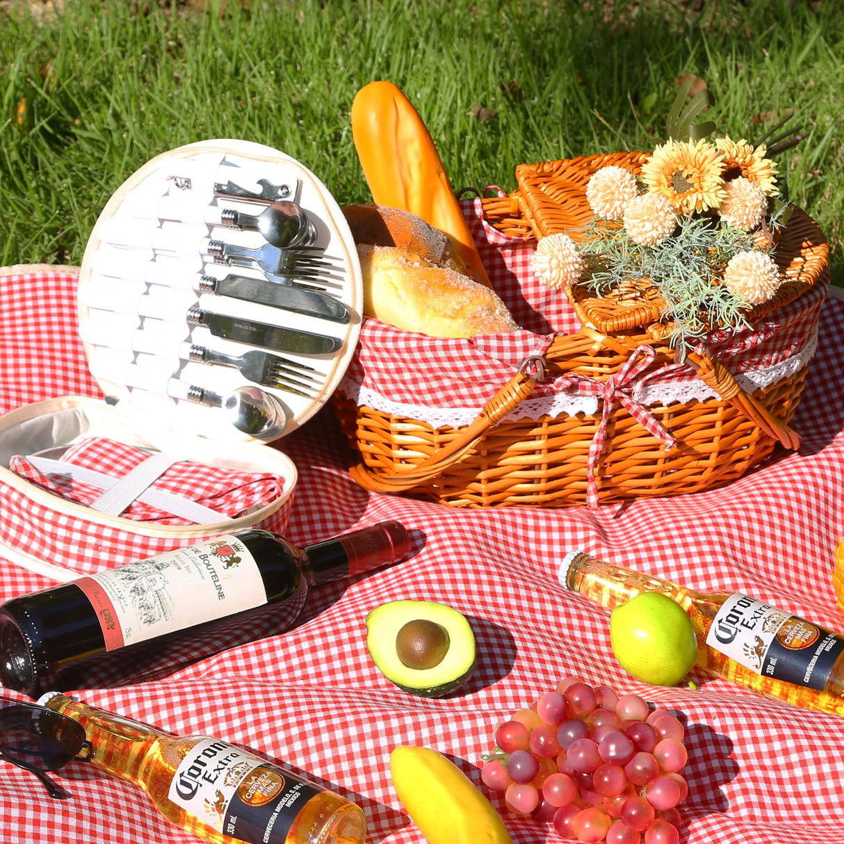 HYBDAMAI Wicker Picnic Basket Set for 4 with Lid and Handle Picnic Hamper with Washable Lining and Cutlery Set for Outdoor, Camping, Halloween, Christmas, and Birthday HYBDAMAI