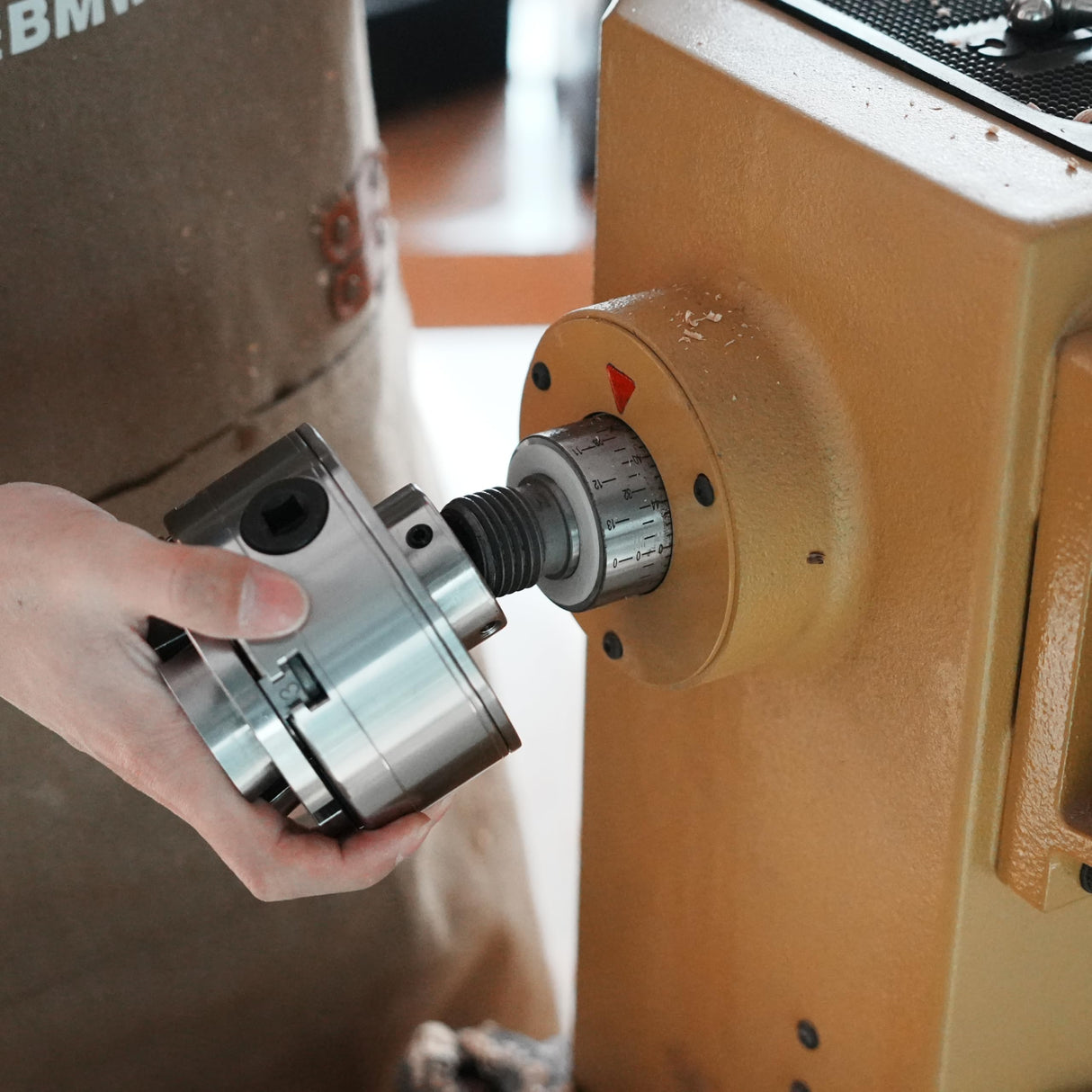 4.5" Woodlathe Chuck, Thread 1-1/4"x8TPI", Dovetail Jaws, Pin Jaws, 8" Flat Jaws, Step Jaws, Wide Jaws, Wood Screw, Thread adaptor to 1"x8TPI, Two Nylon Washers, Two Chuck Keys and T Handle Allen Key. BMWOOD