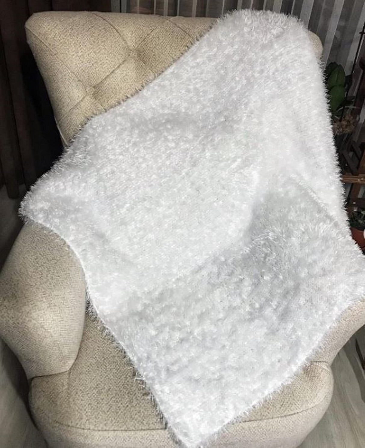 Lukche Eyelash Fun Fur Yarn Premium 100% Polyester 164 Yds (150 Mt), 3.53 Oz (100 Gr) Colorful Crochet Yarn Dıy Hand Knitting. (Cream, 1 Skein) LUKCHE