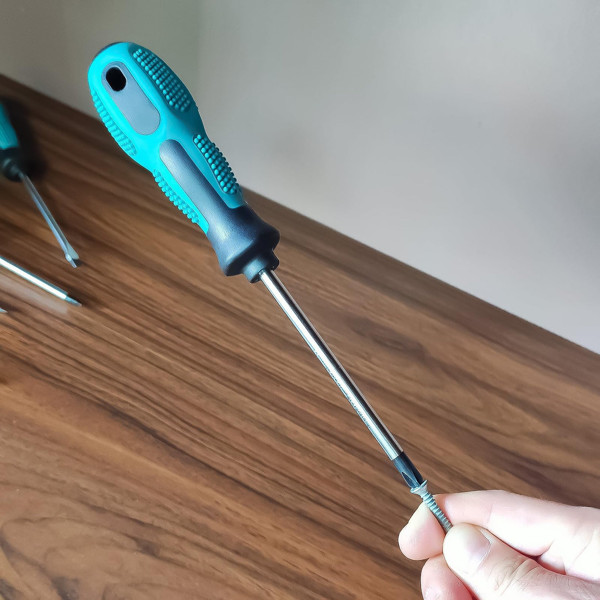 Tcwous Magnetic Screwdriver Set, 6-Piece Screw Driver Kit with 3 Phillips and 3 Flat, Professional Non-Slip Cushion Grip Nut Driver Repair Tool Set. Stocking Stuffers for Men Gifts Tcwous