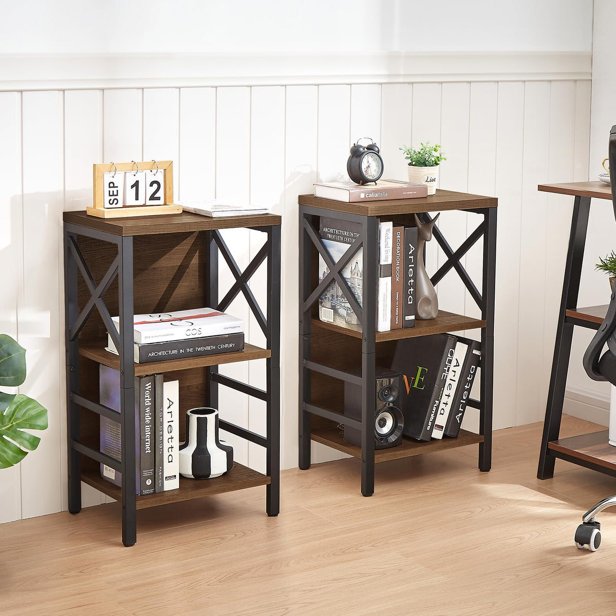MNEETRUNG 3-Tier Industrial Small Bookcase with Metal Frame and Rustic Brown Finish MNEETRUNG