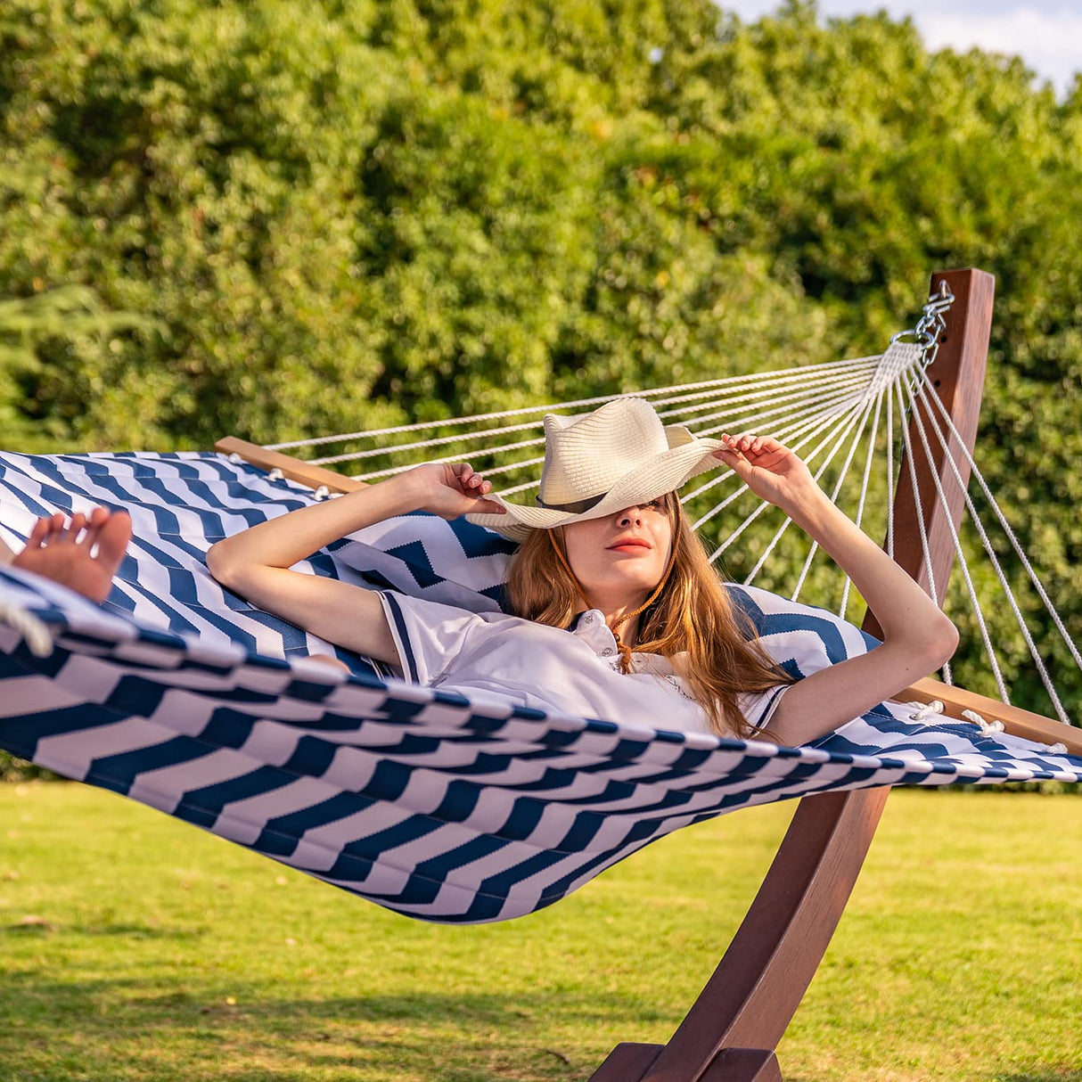 Lazy Daze Hammocks 12 FT Double Quilted Hammock with Spreader Bars and Detachable Pillow, 2 Person Hammock for Outdoor Patio Backyard Poolside, 450 LBS Weight Capacity, Blue Chevron Stripe Lazy Daze Hammocks