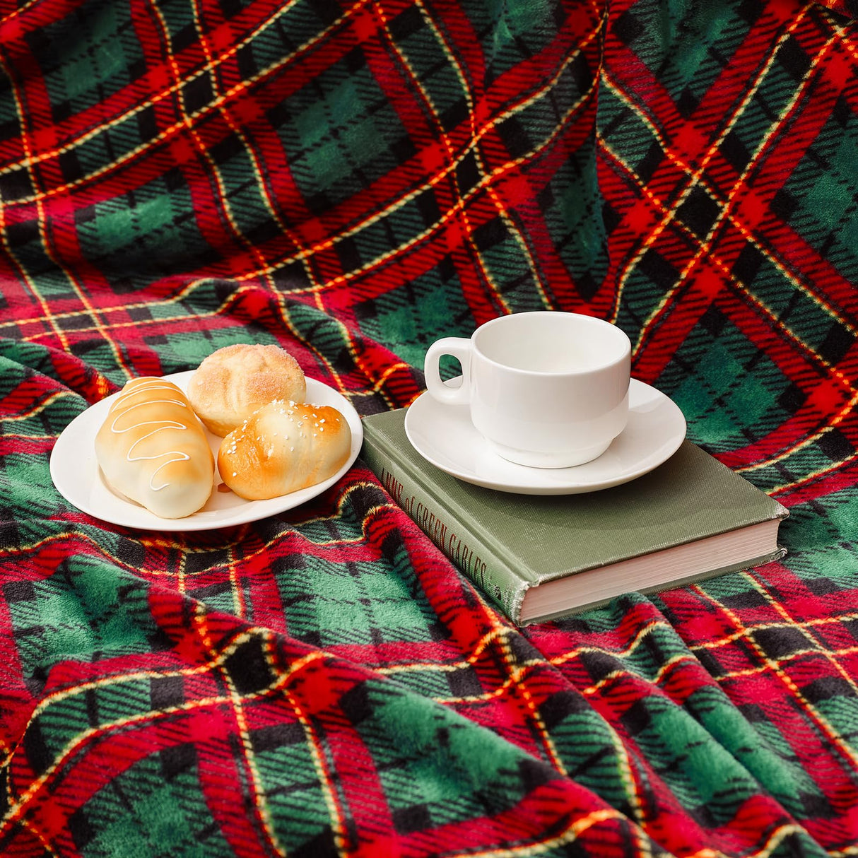 Touchat Fleece Throw Blankets, Buffalo Plaid Throw Blanket for Couch Sofa Bed, Soft Warm Fuzzy Cozy Plush Checkered Blanket, Lightweight Farmhouse Decor (Red and Green Plaid, 50“ x60”) Touchat