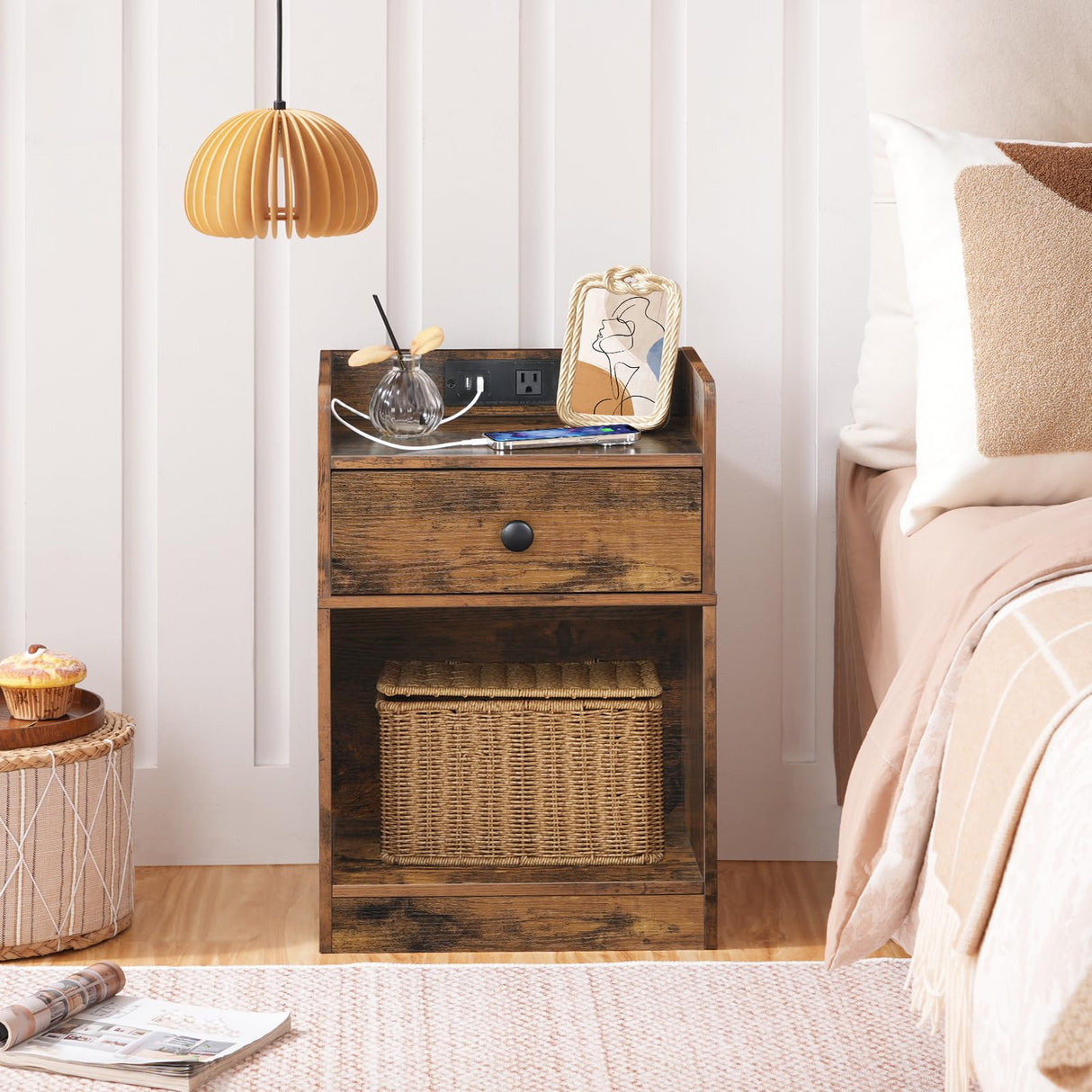 HOOBRO Nightstand with Charging Station, End Table with Drawer and Opening Shelf, Bedside Table with USB Ports and Outlets, Small Night Stand for Bedroom, Simple Style, Rustic Brown FG18UBZ01 HOOBRO